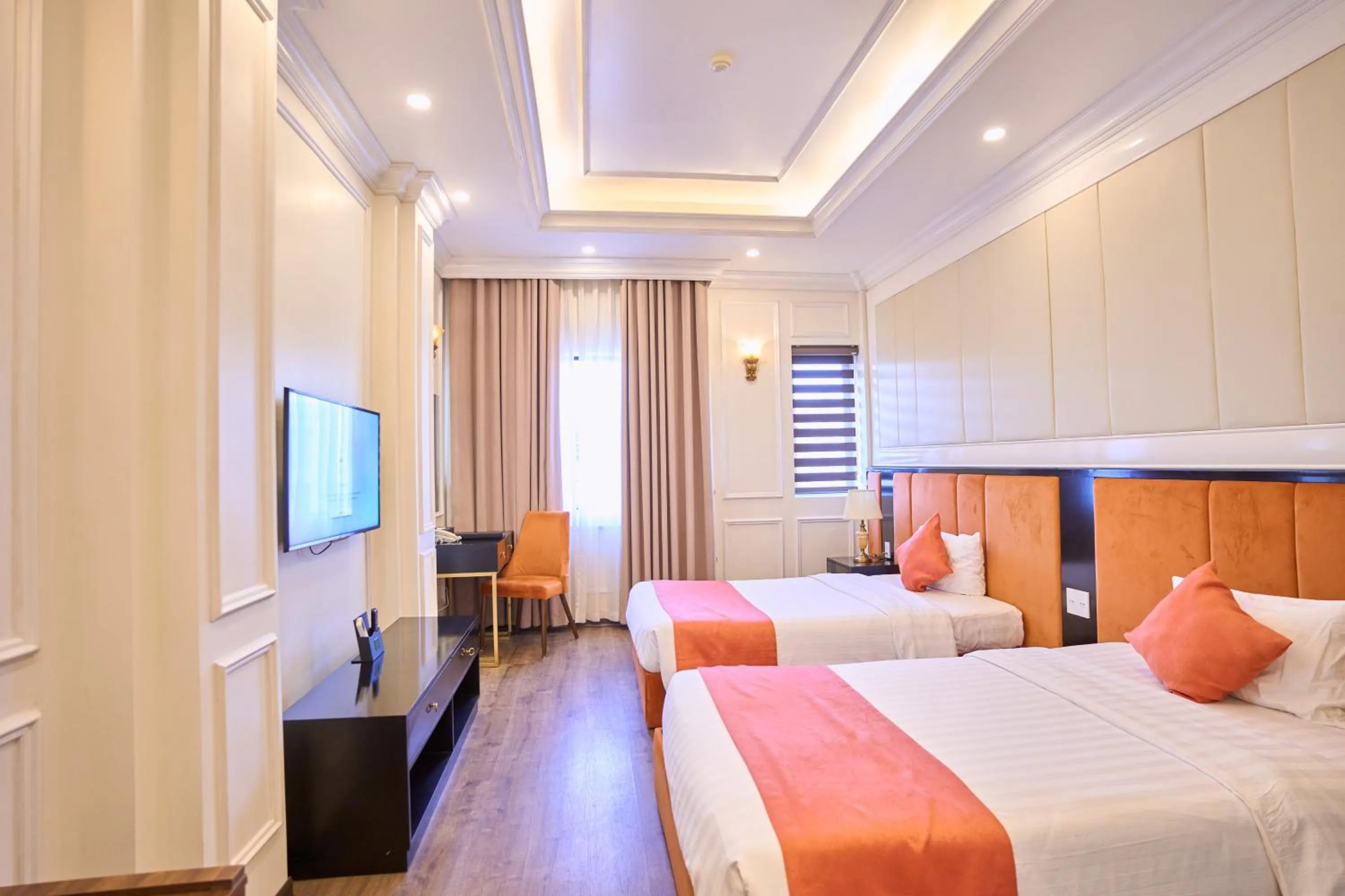 Communal lounge/ TV room, Bed in Le Haute Hotel Hai Phong