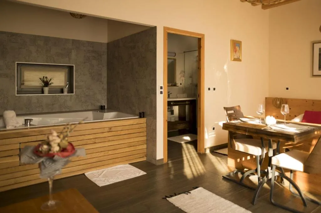 Hot Tub in Zagreb Camp Bungalows