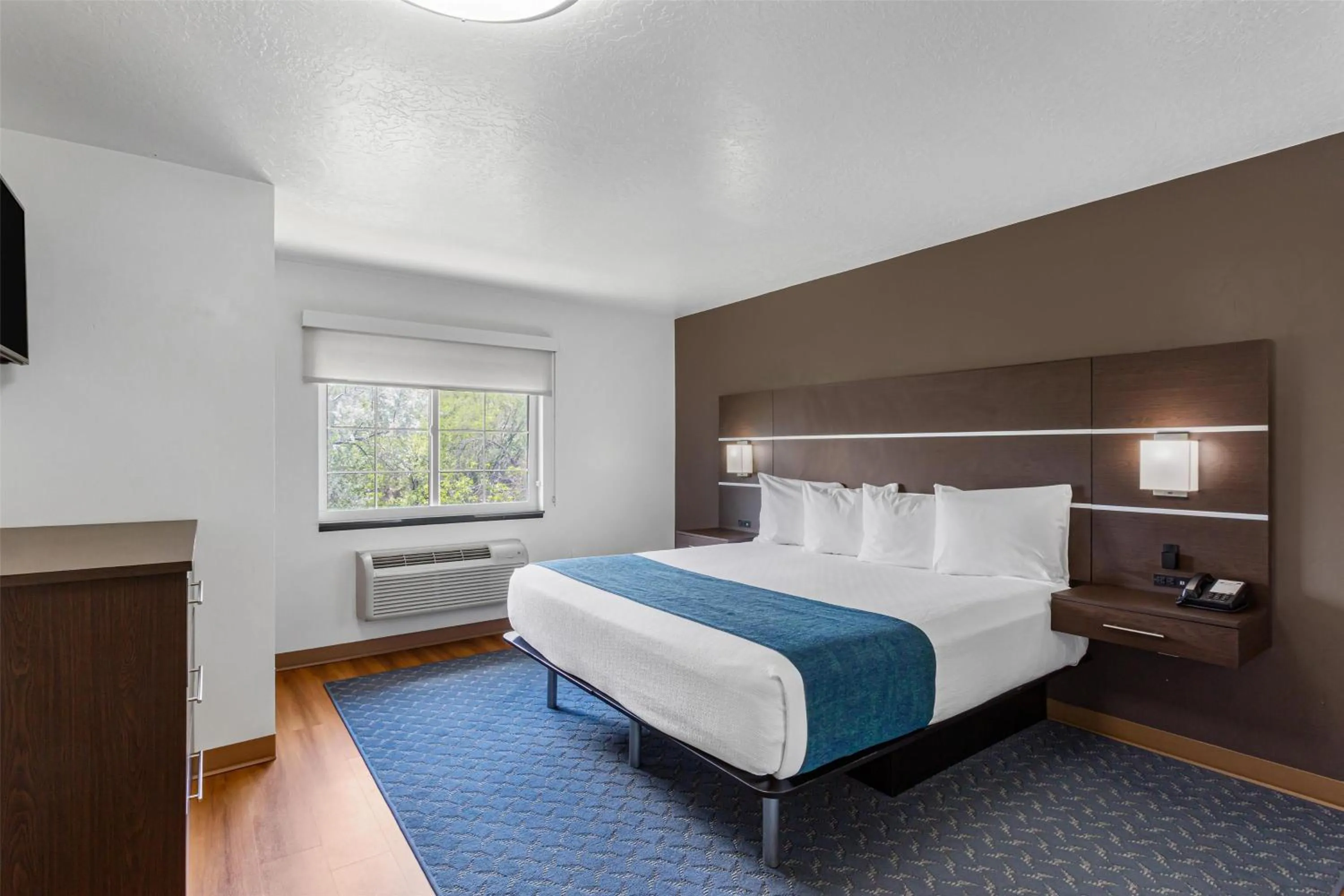 Photo of the whole room, Bed in Best Western Duchesne Inn