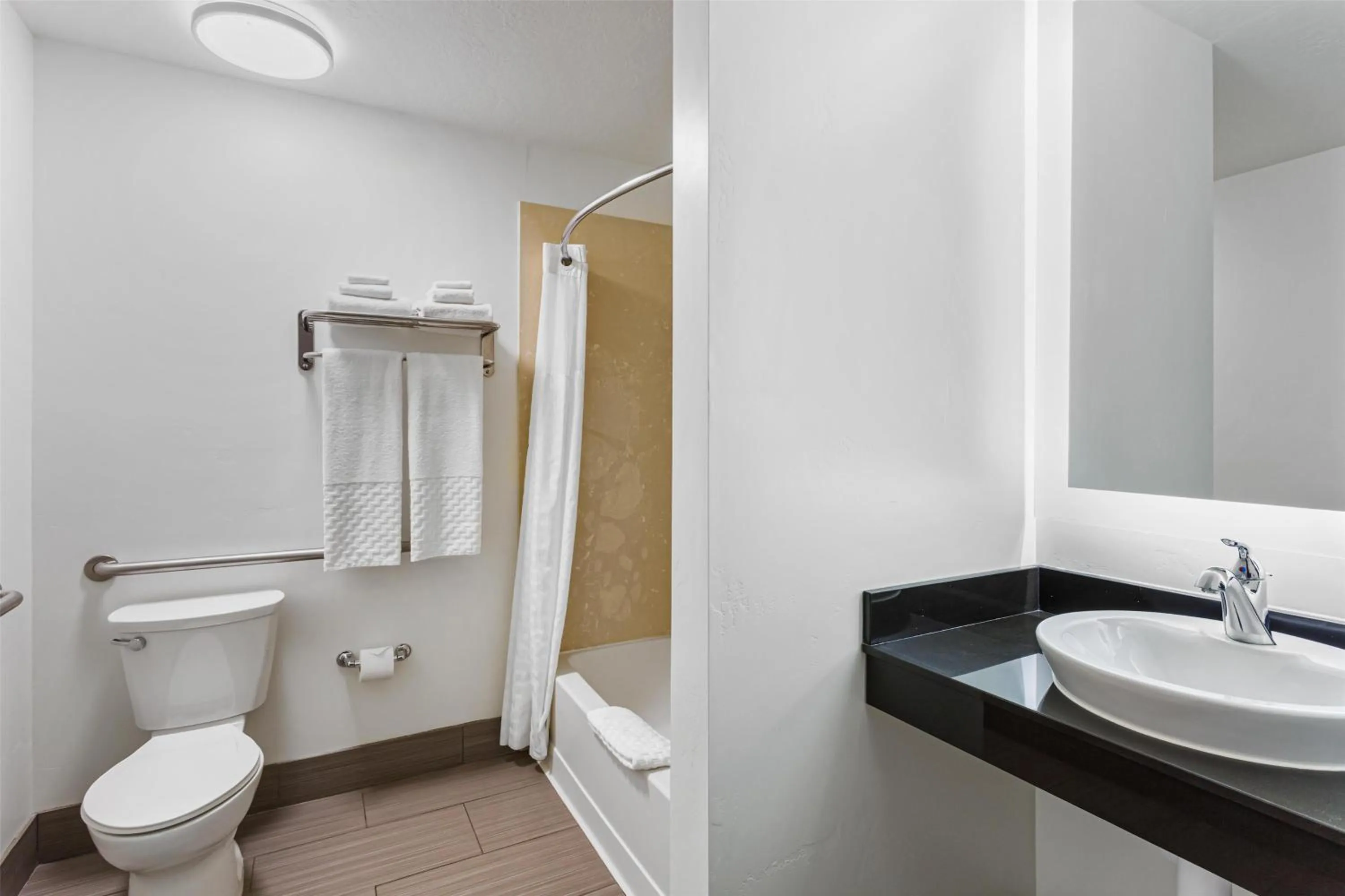 Bathroom in Best Western Duchesne Inn