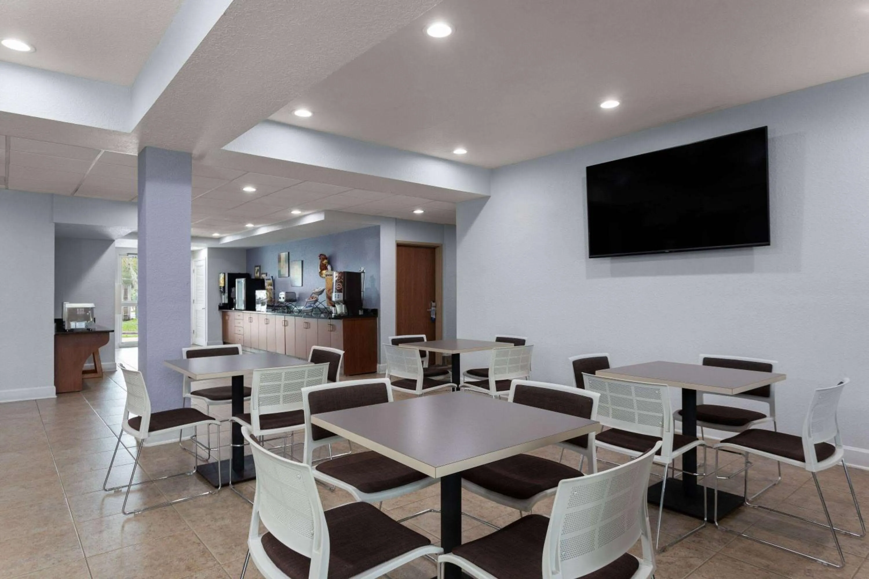 Breakfast in Microtel Inn and Suites - Zephyrhills