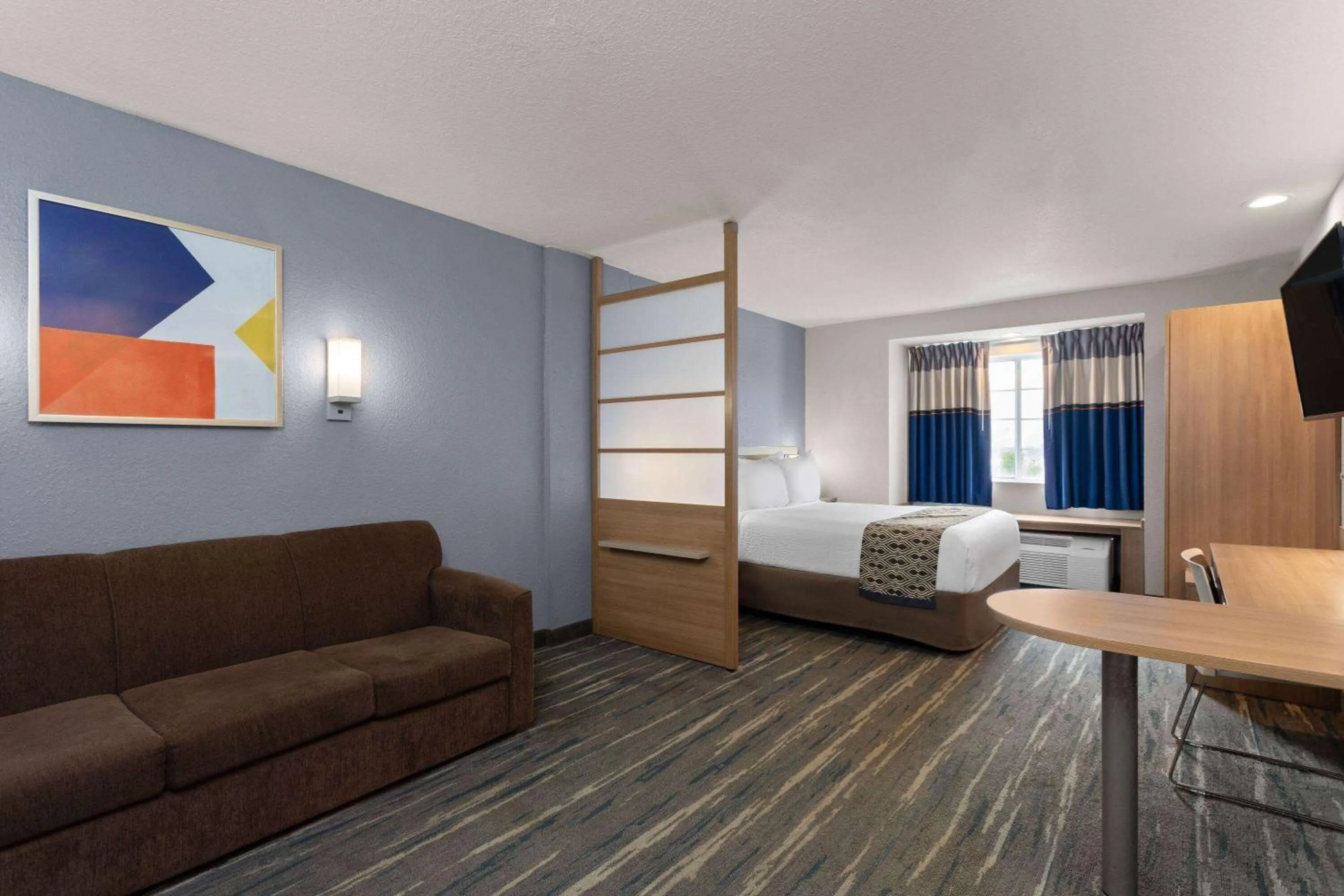 Bed in Microtel Inn and Suites - Zephyrhills