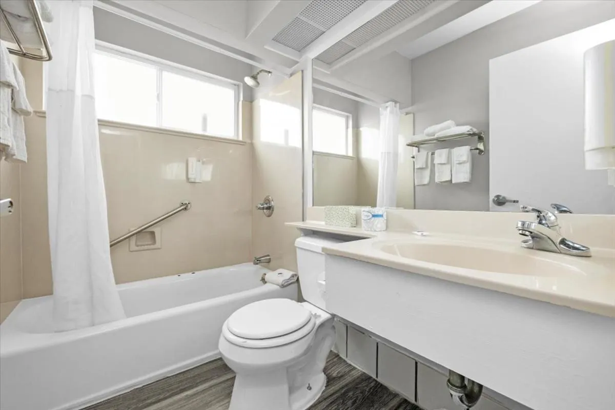 Shower in Motel 6 San Francisco, CA Great Highway