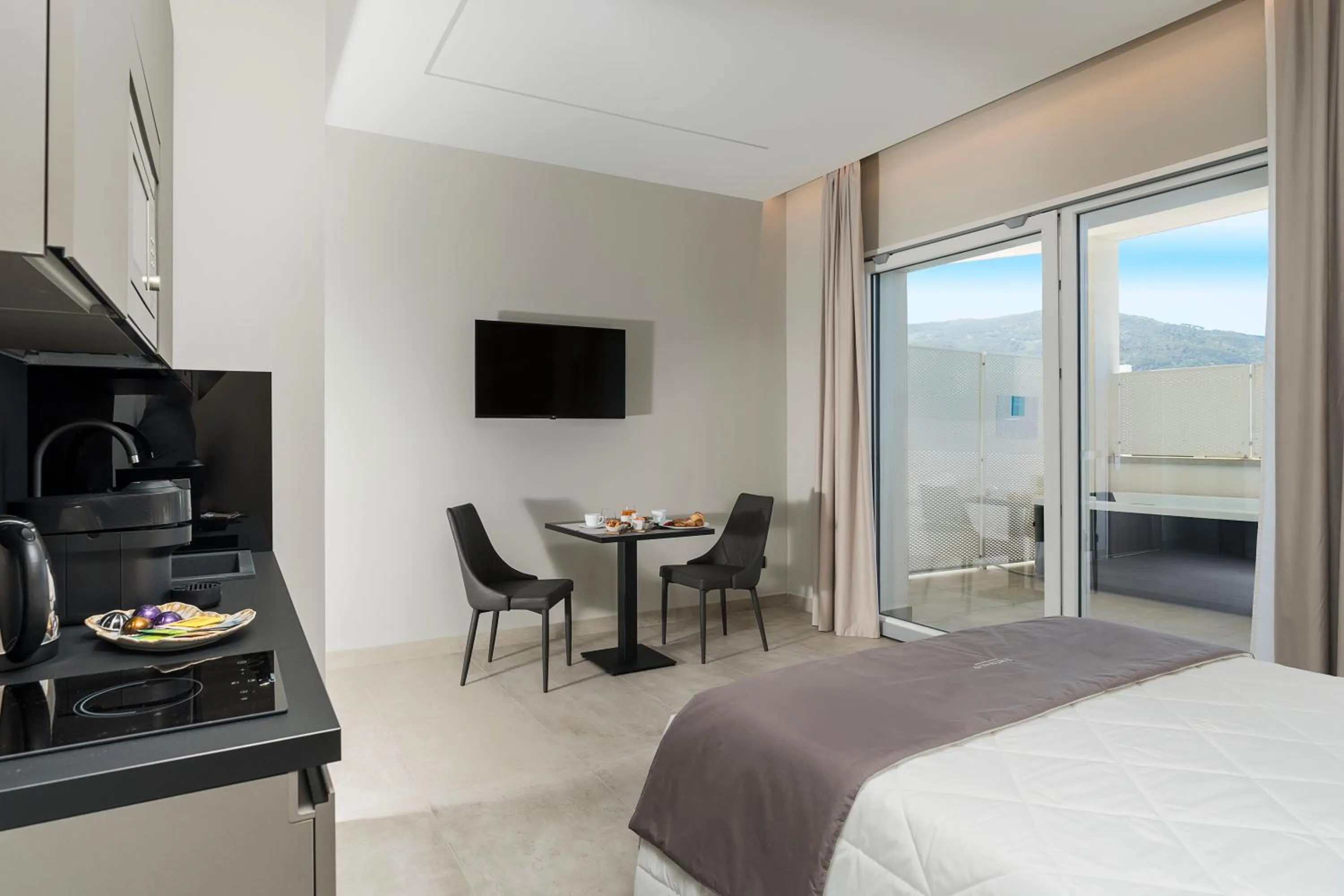 Bedroom, Bed in Emerald Hotel Residence Cefalù