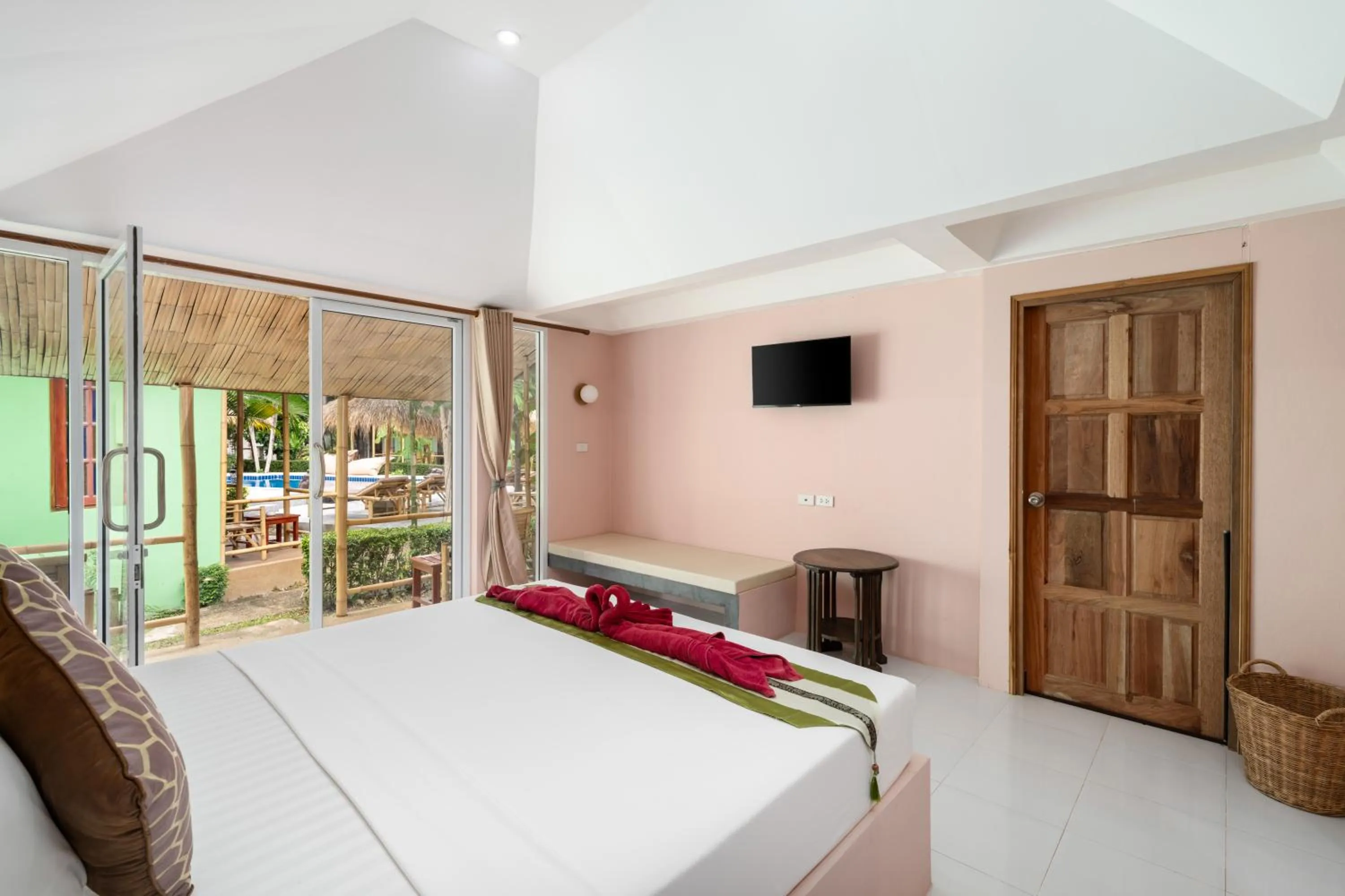 Communal lounge/ TV room, Bed in Avocado Koh Samui