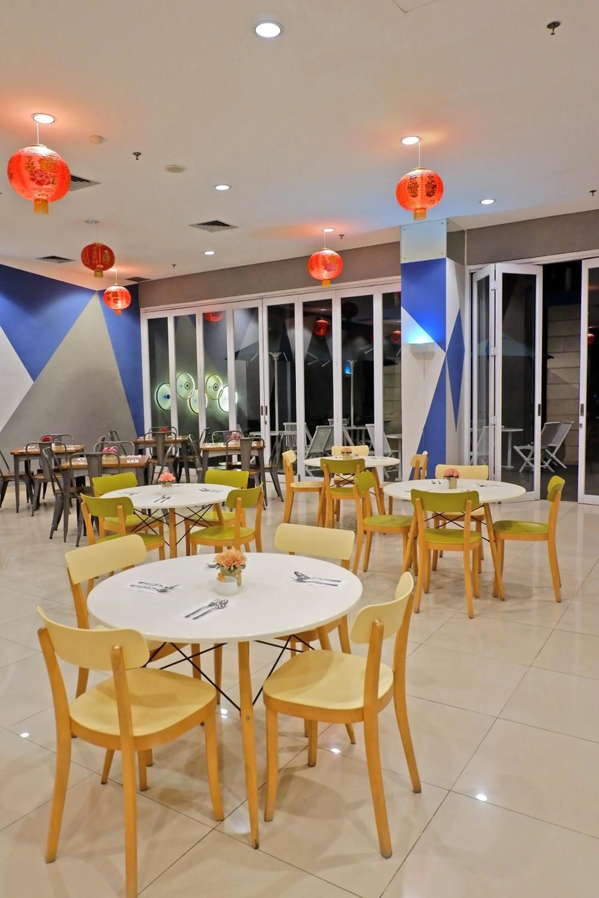 Restaurant/Places to Eat in ibis Budget Cikarang Festival