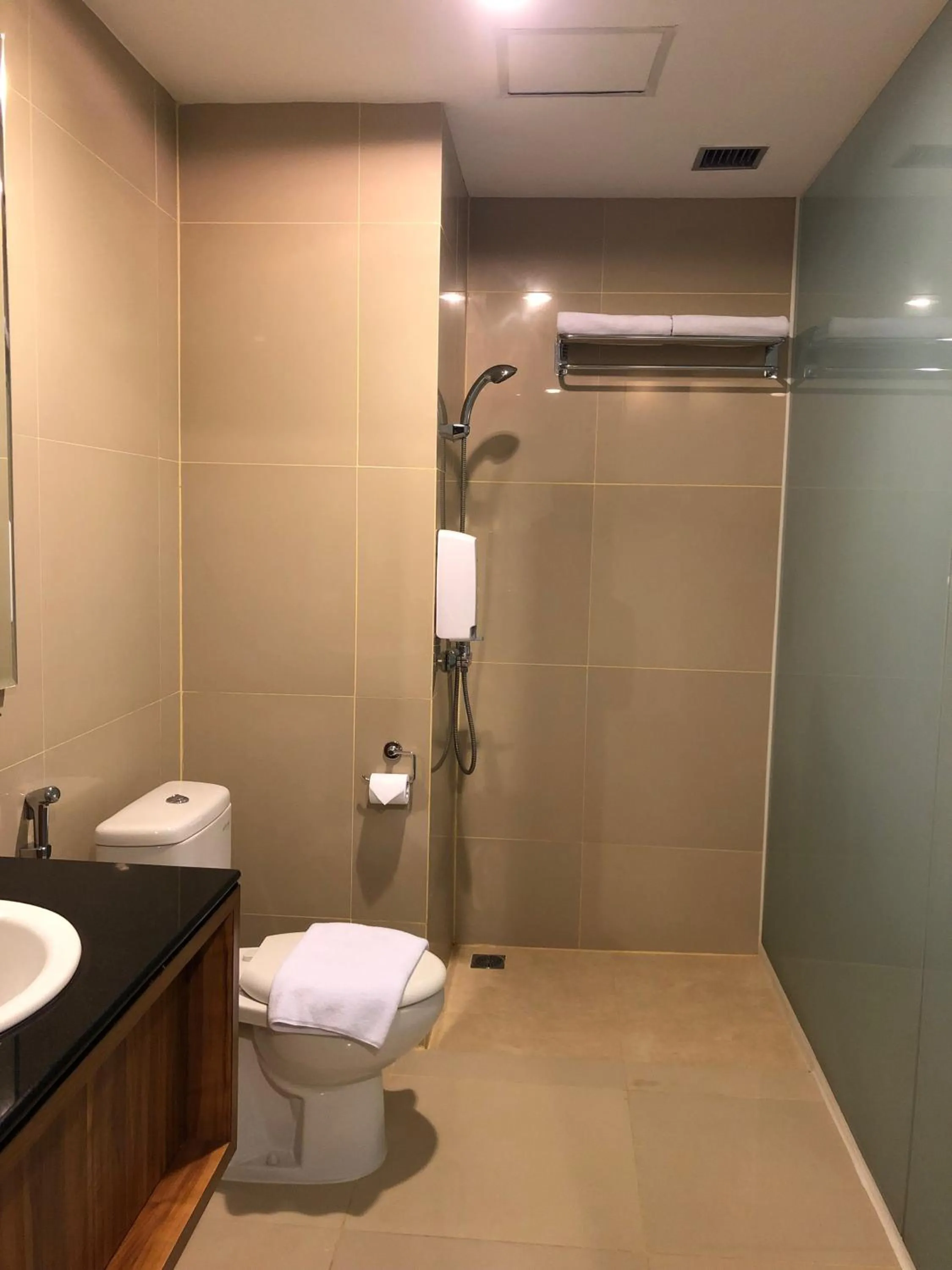 Bathroom in ibis Budget Cikarang Festival