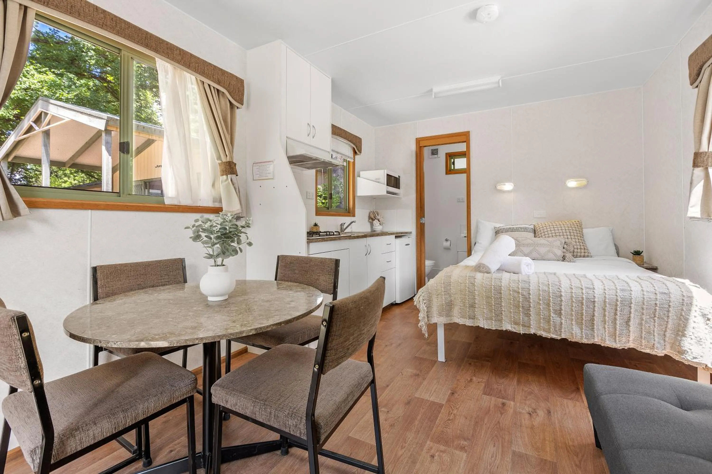 Budget Ensuite Studio in Tasman Holiday Parks - South Bright