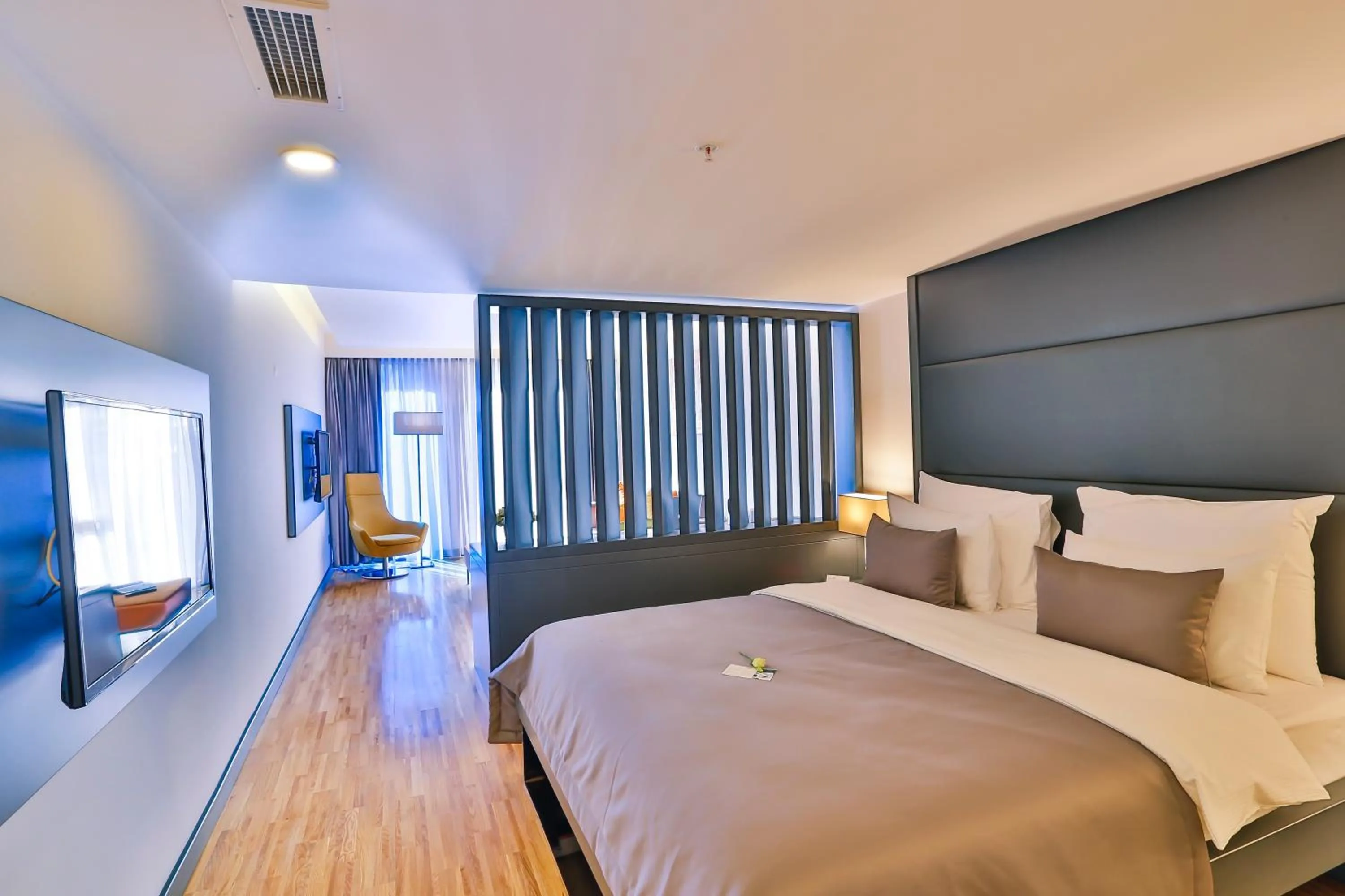 Photo of the whole room, Bed in Business Life Hotel & Spa Şişli