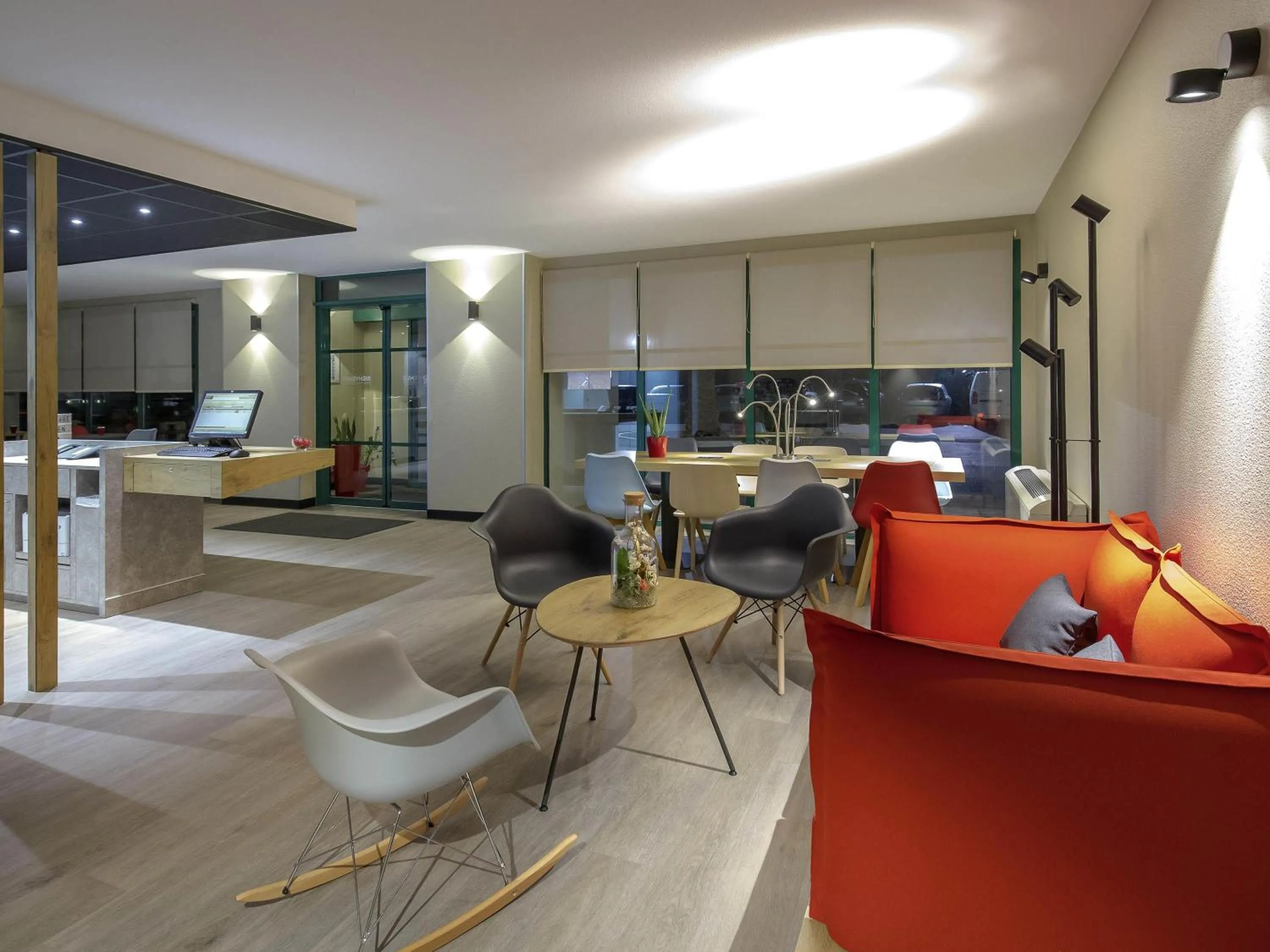 Lounge or bar in ibis Perpignan Nord Rivesaltes