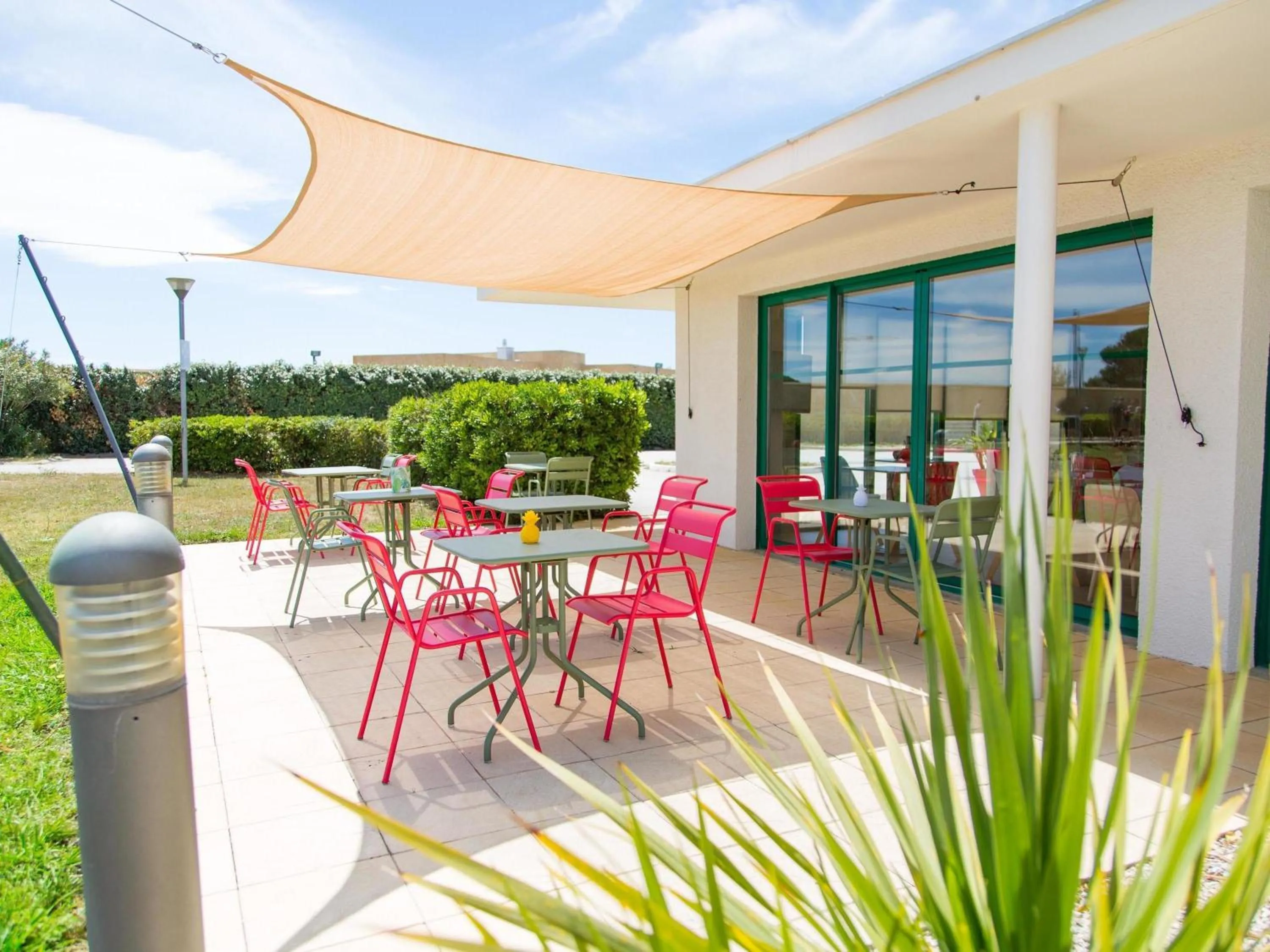 Lounge or bar in ibis Perpignan Nord Rivesaltes