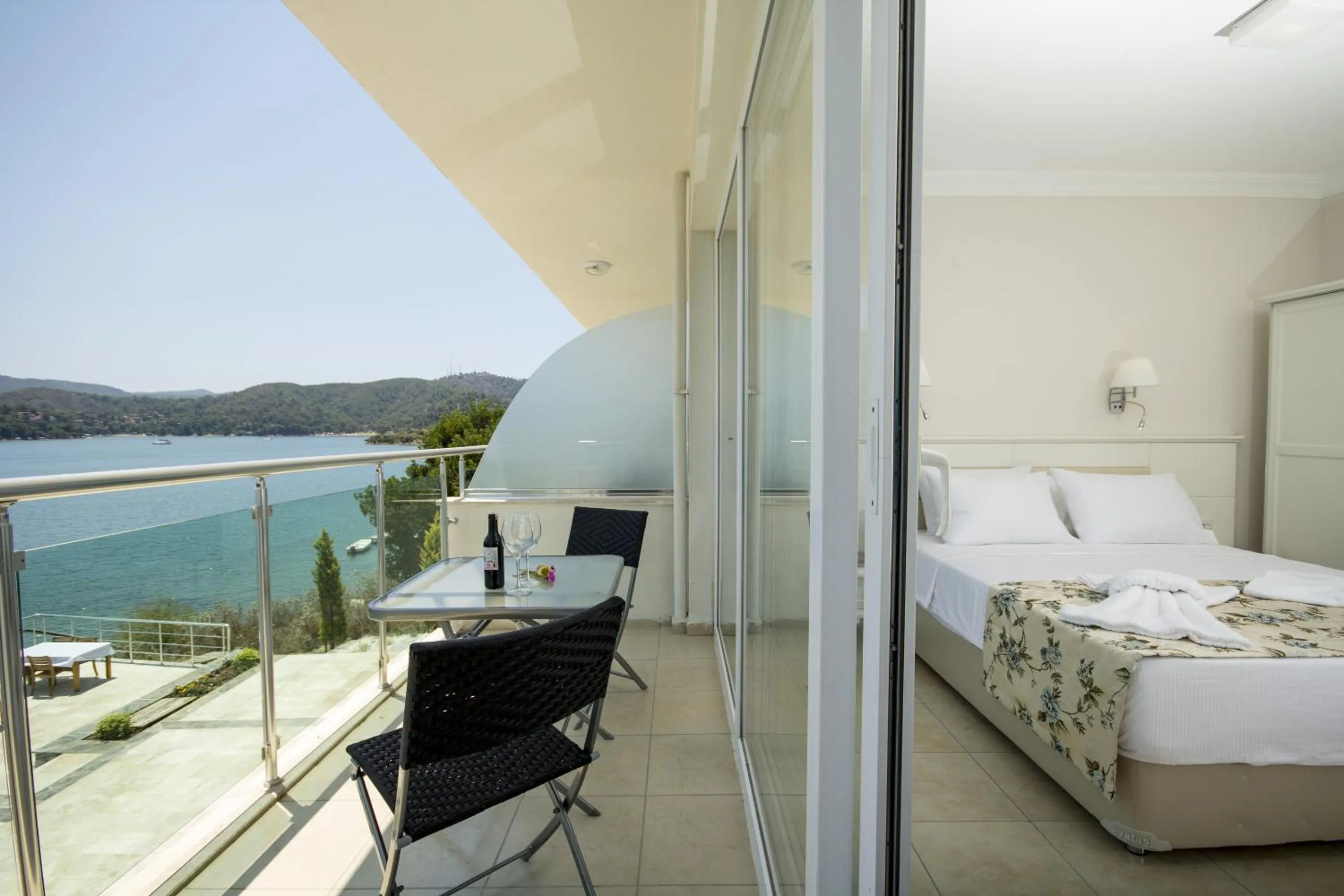 Balcony/Terrace, Bed in Sovalye Hotel