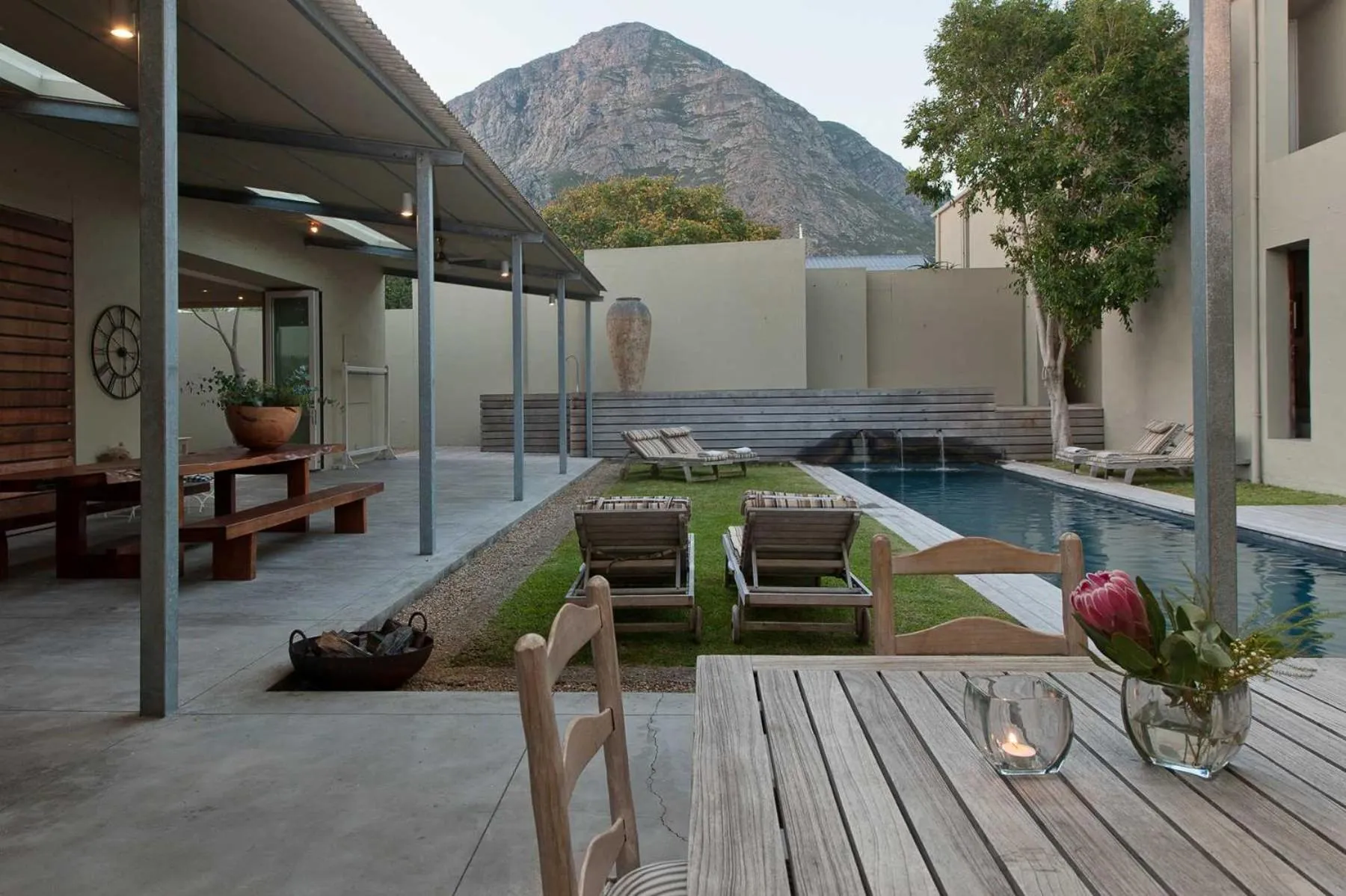 Property building in Mosselberg on Grotto Beach