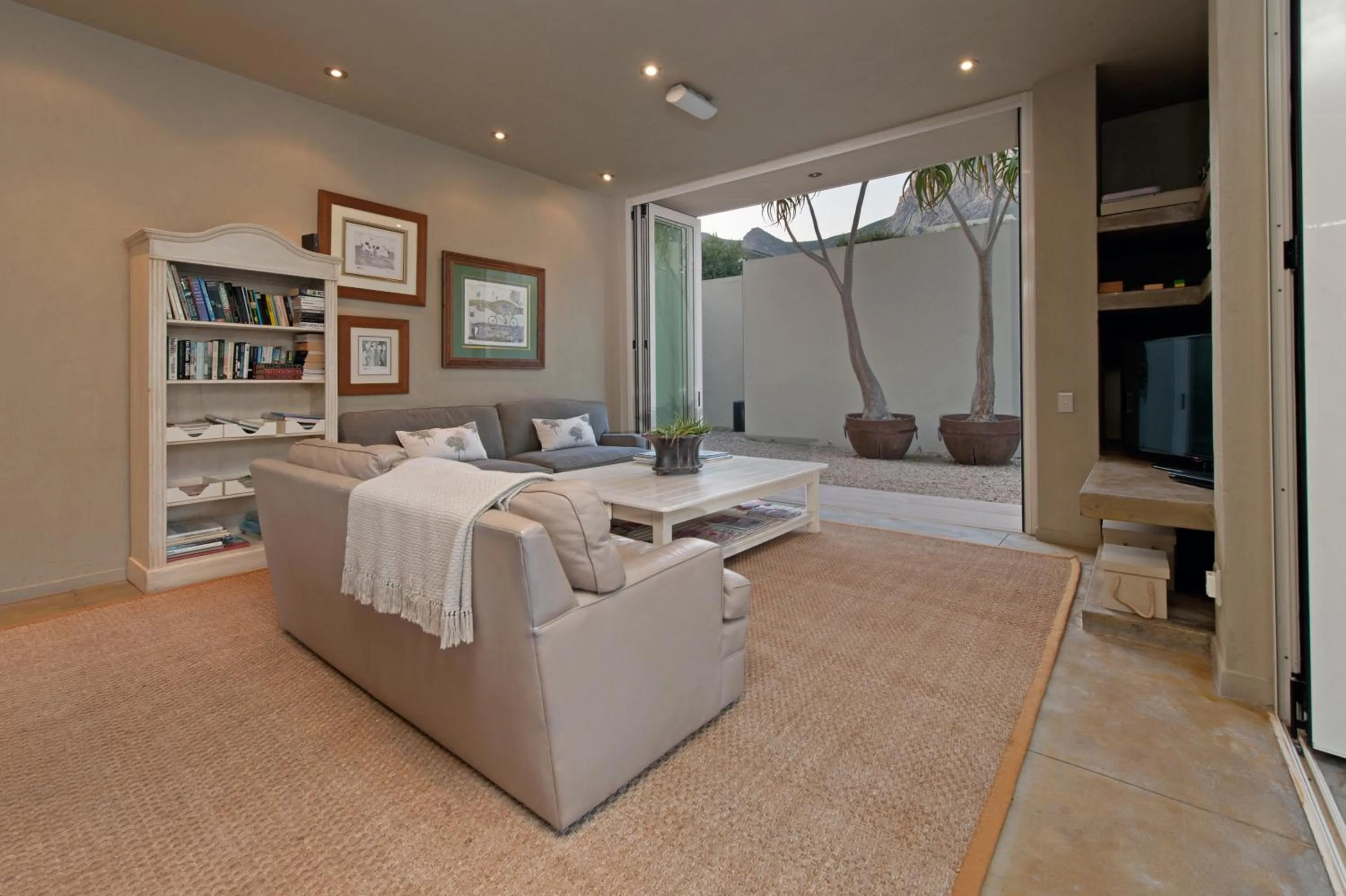 Communal lounge/ TV room, Bed in Mosselberg on Grotto Beach