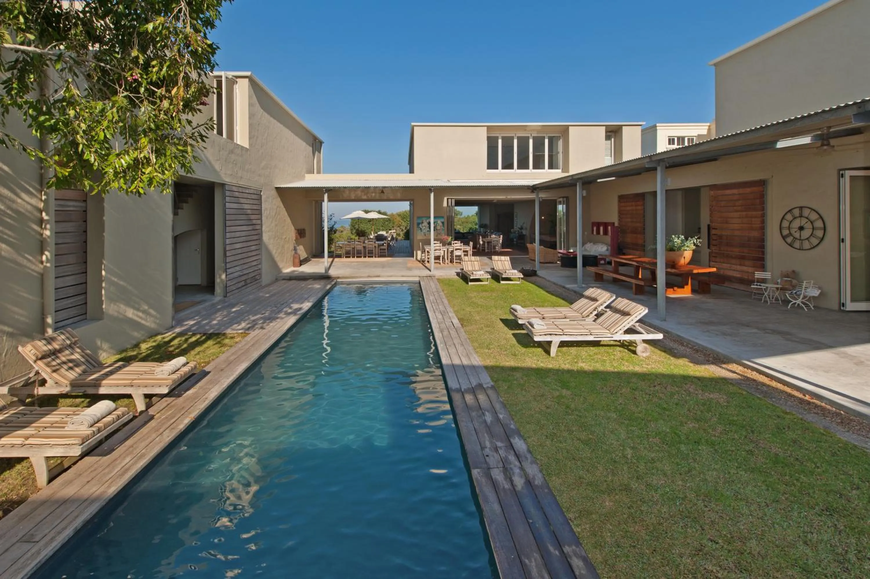 Property building in Mosselberg on Grotto Beach