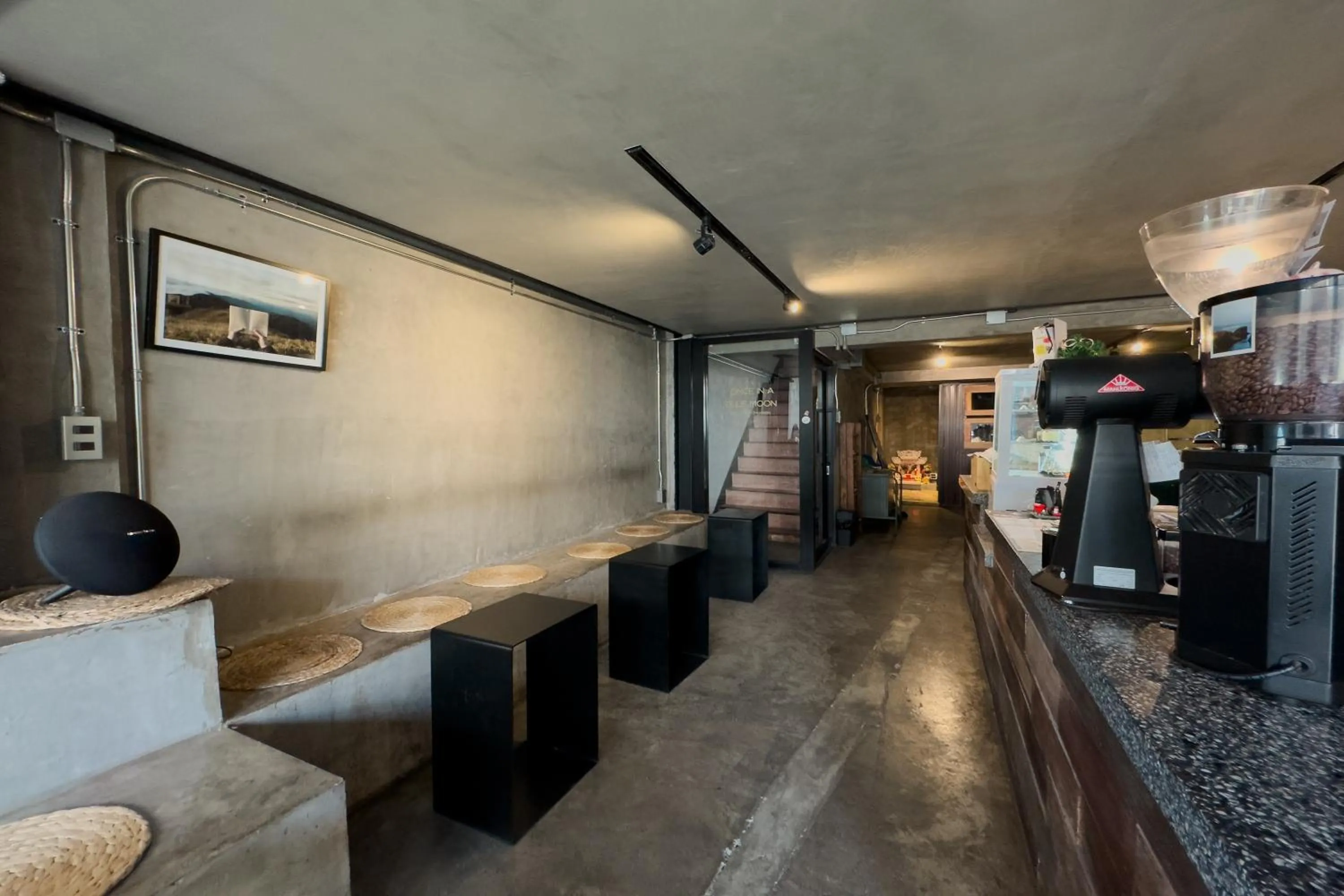 Restaurant/places to eat in Once in a Blue Moon Cafe and Hostel