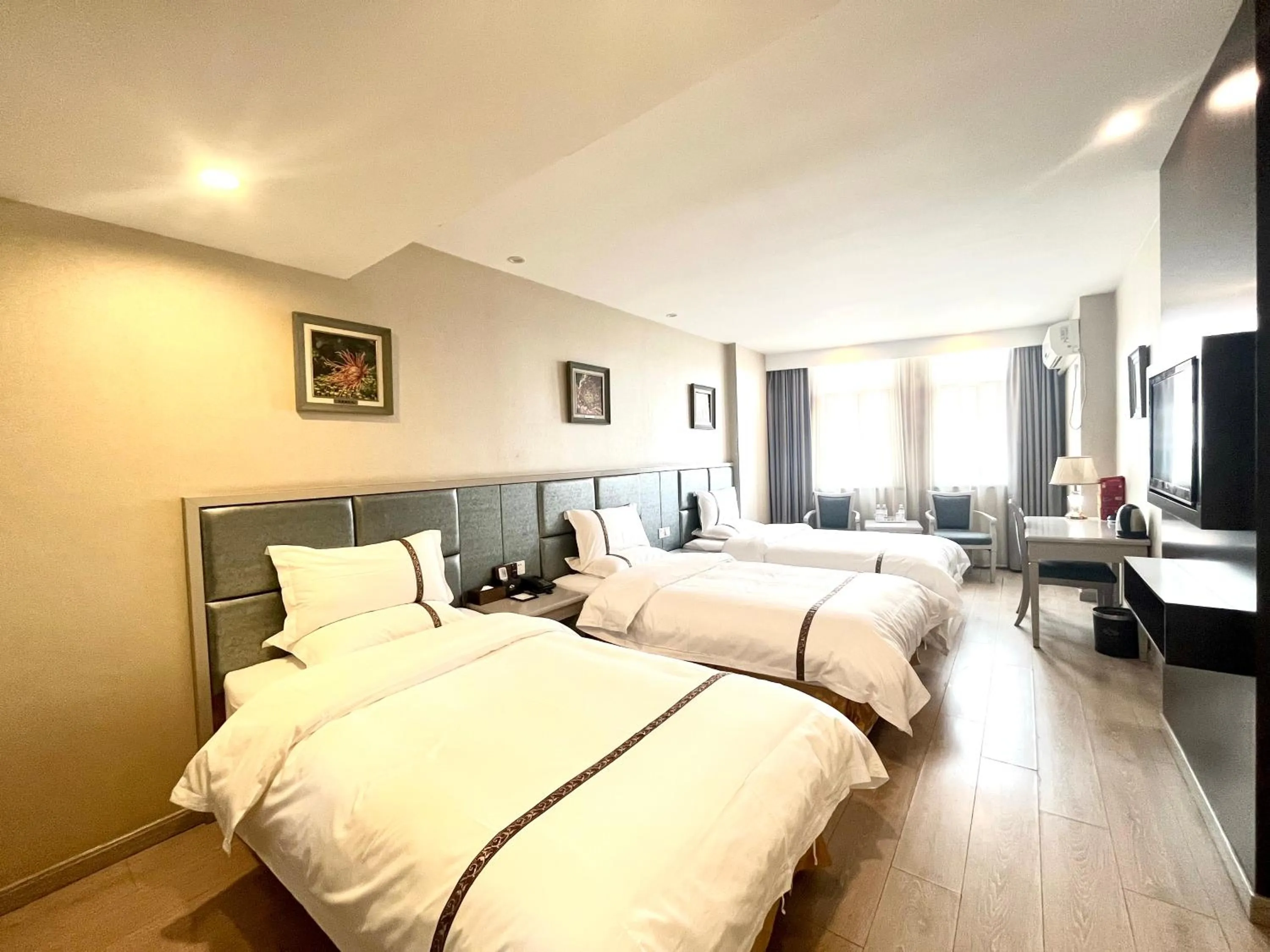 Communal lounge/ TV room in Tianshui Times Hotel Zhangjiagang