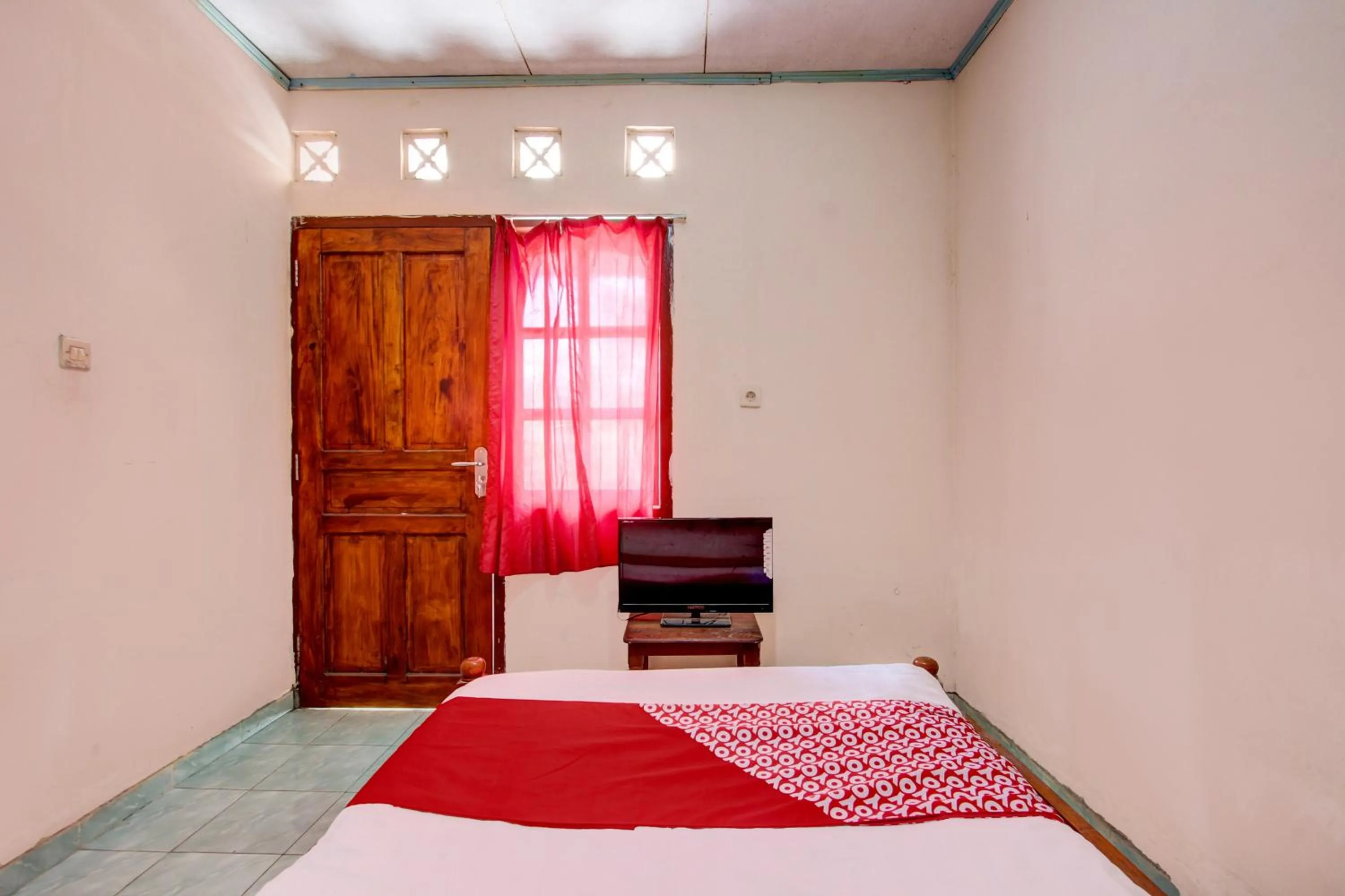 Bedroom, Bed in Hotel O Pondok Wisata Sekar KemuningNearWonogondang Camp ( Bumi Perkemahan Wonogondang )
