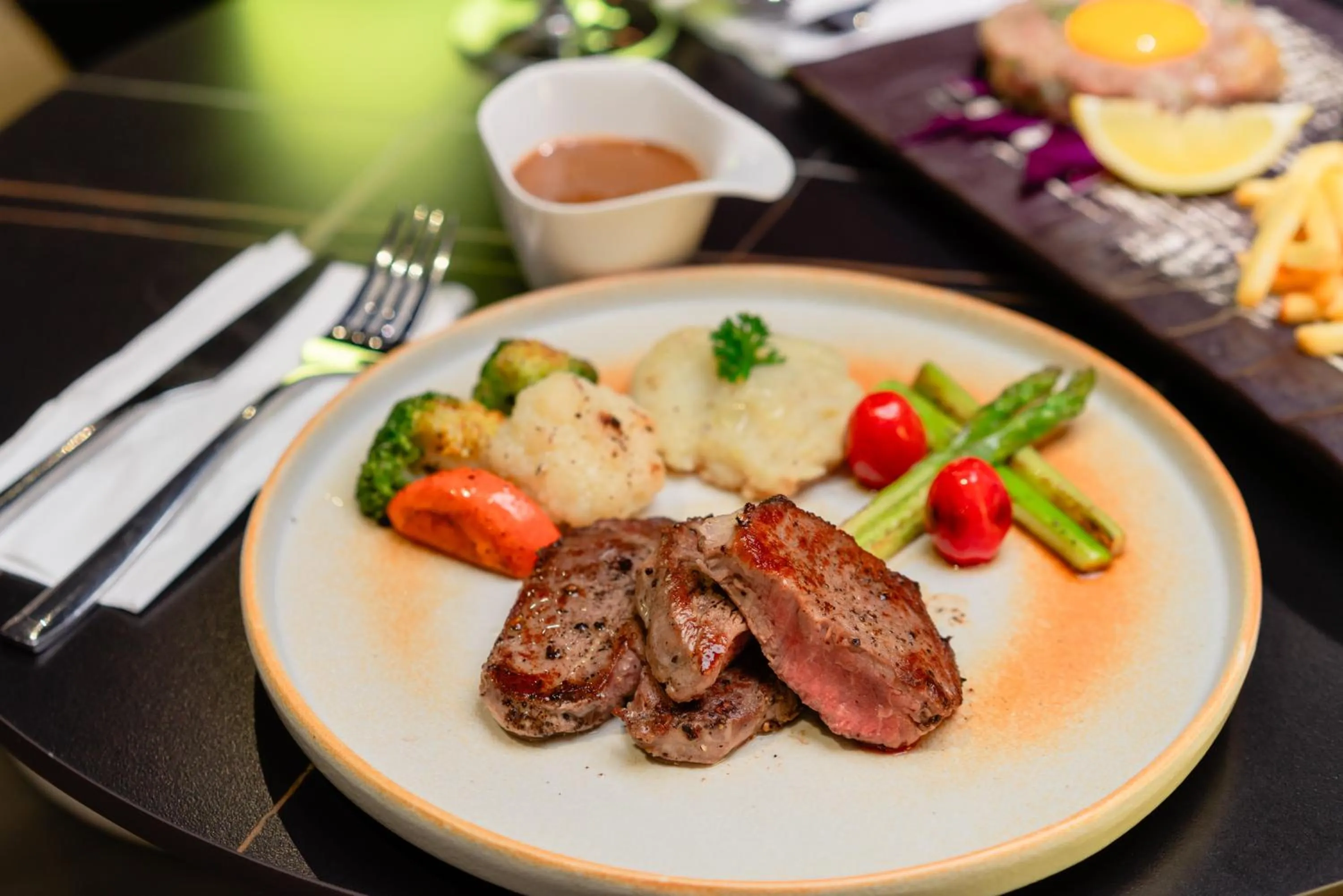 Food and drinks in Mintra Hotel Vientiane