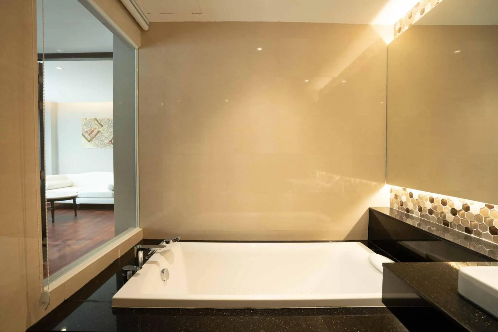 Bath, Bed in Mintra Hotel Vientiane