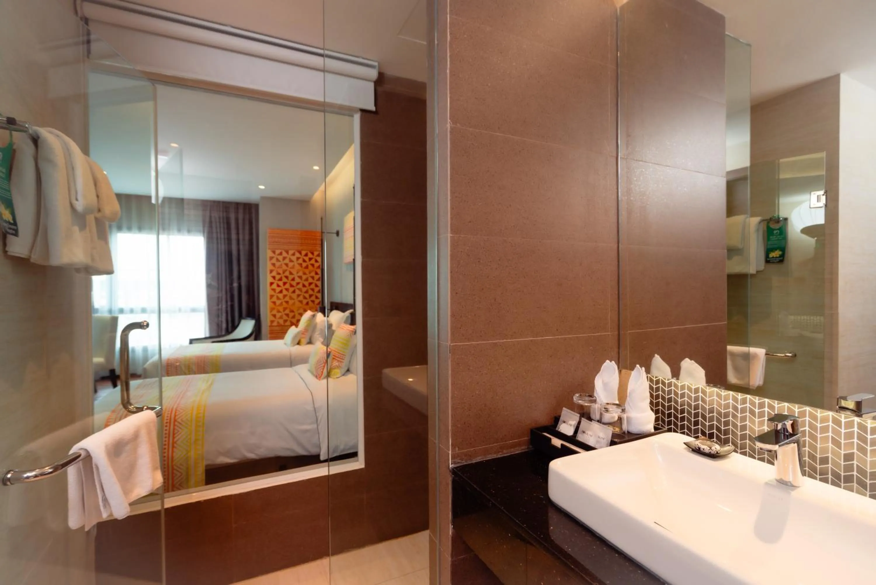 Bathroom, Bed in Mintra Hotel Vientiane