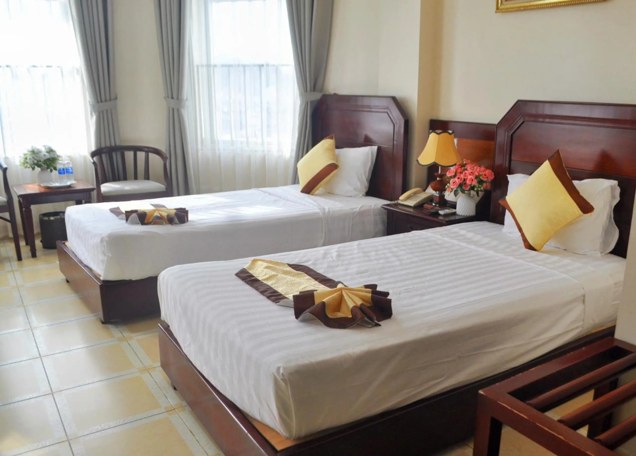 Property building, Bed in Hung Long Harbour Hotel