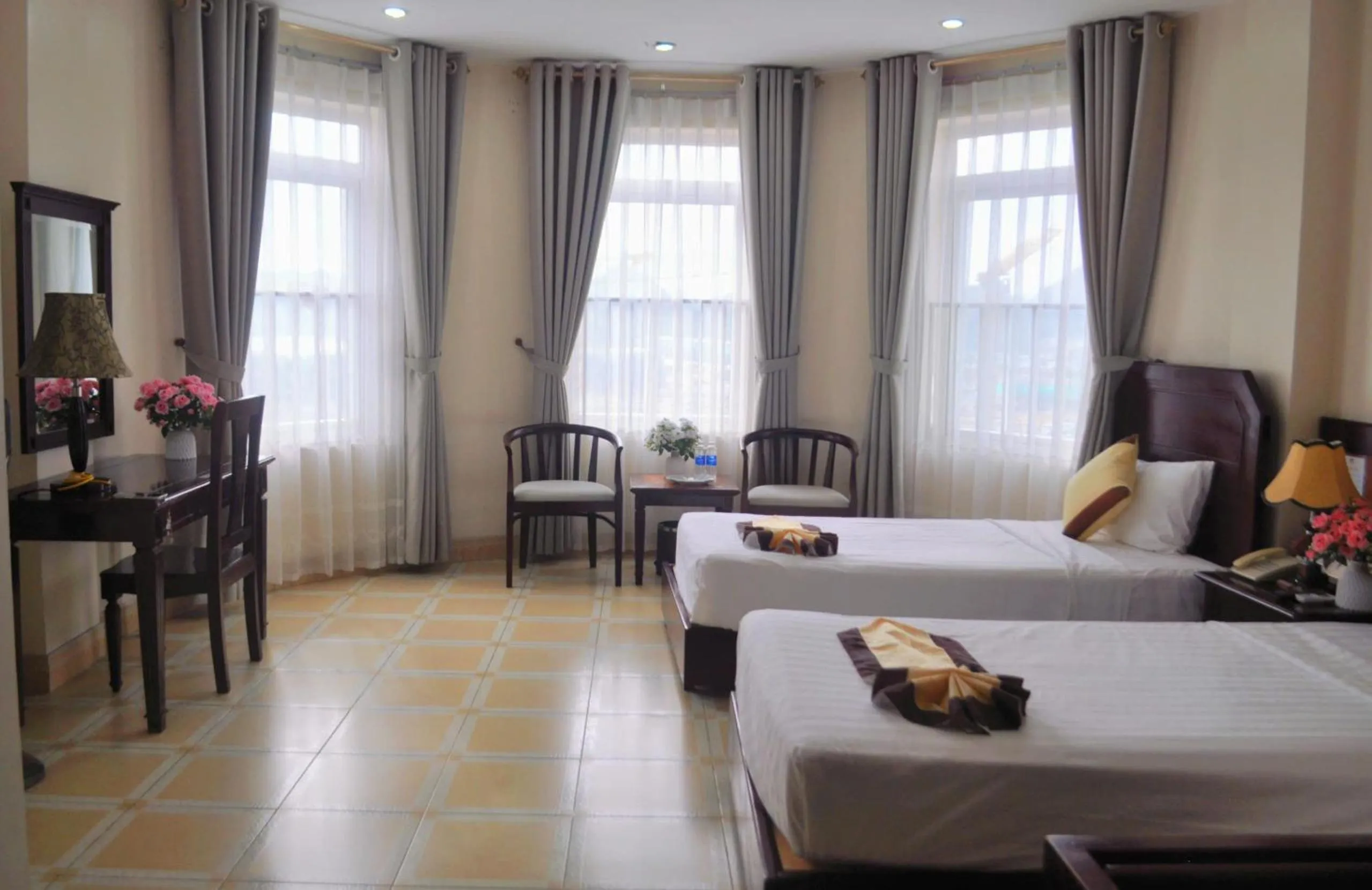 Property building, Bed in Hung Long Harbour Hotel