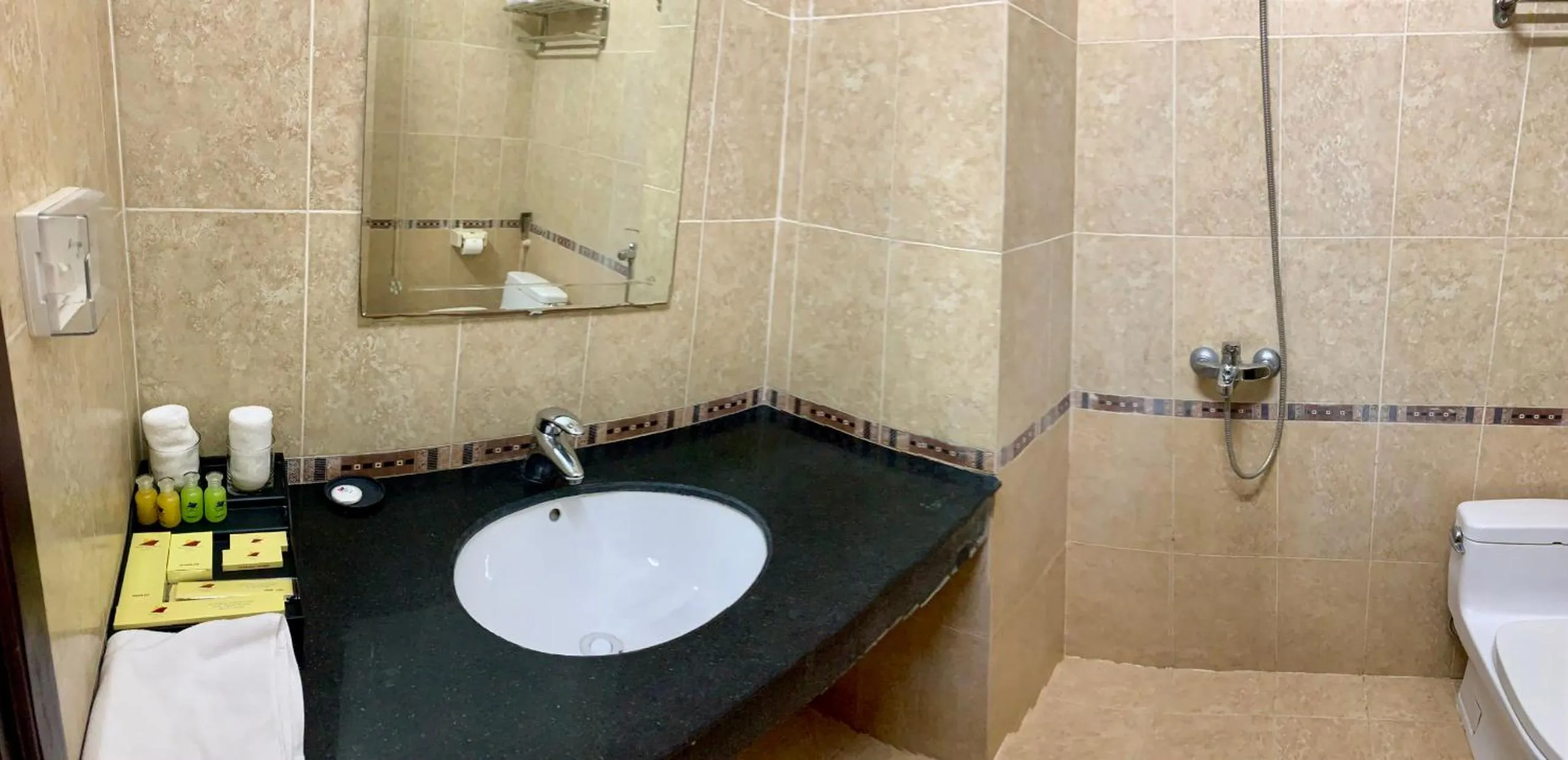 Toilet in Hung Long Harbour Hotel