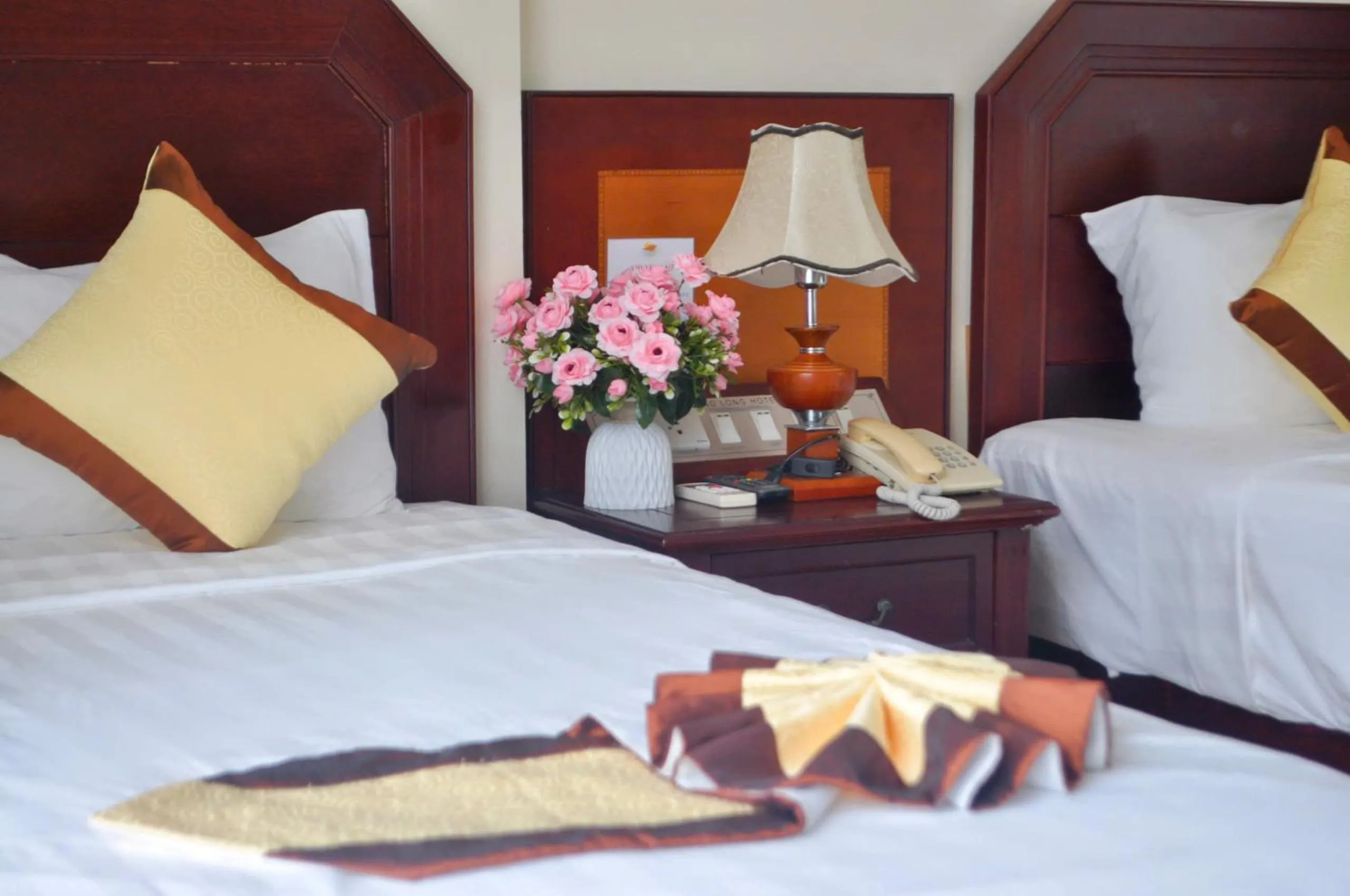 Property building, Bed in Hung Long Harbour Hotel