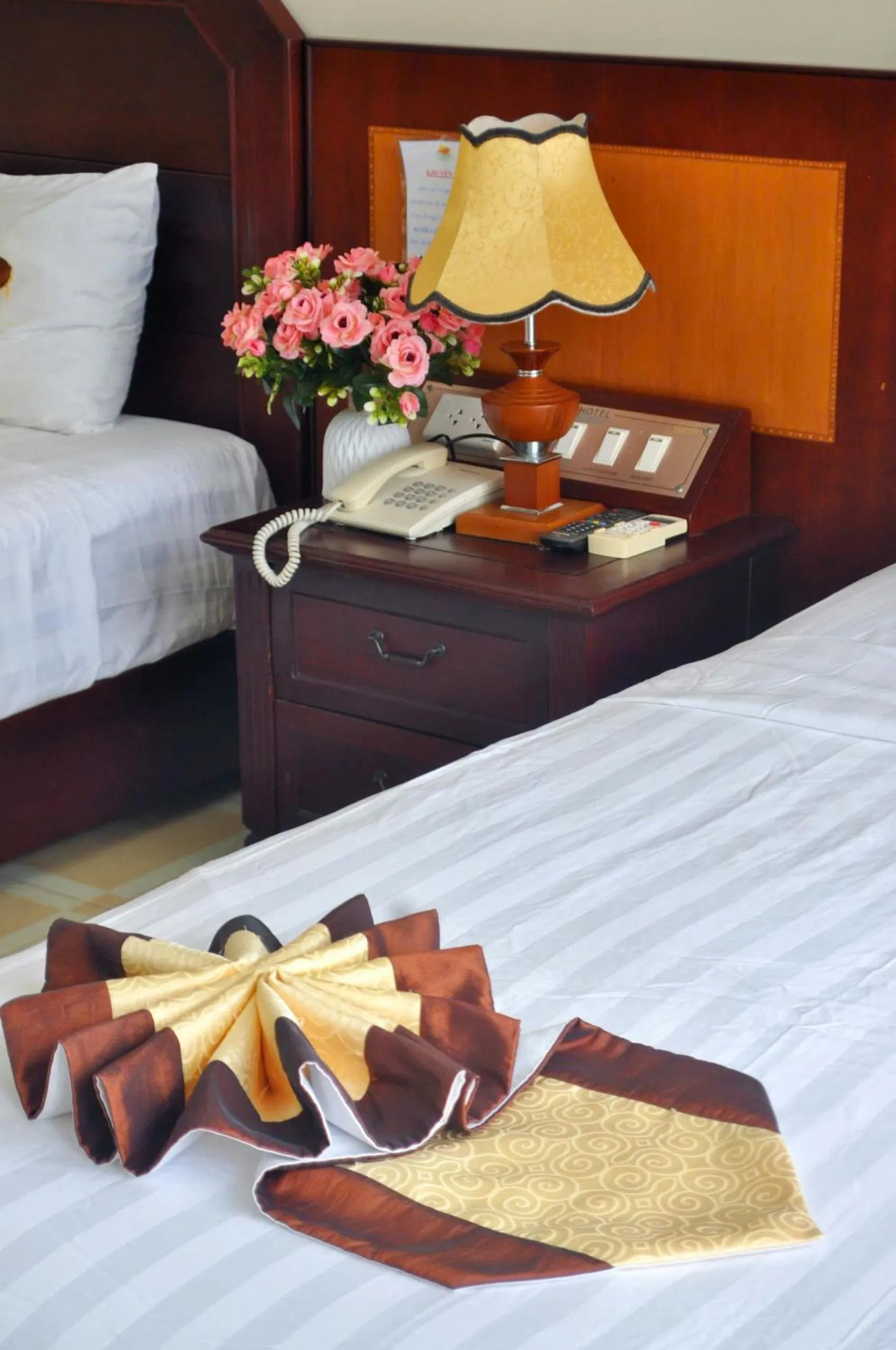 Property building, Bed in Hung Long Harbour Hotel