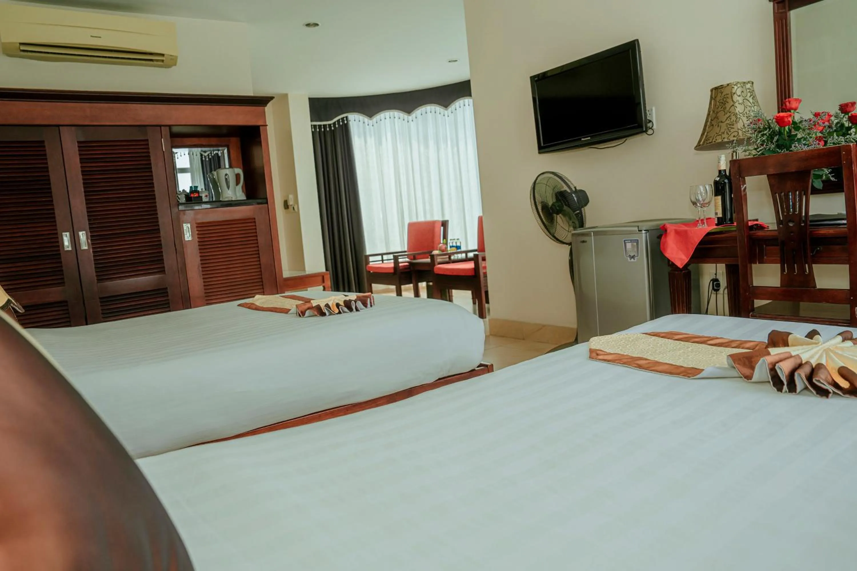 Bed in Hung Long Harbour Hotel