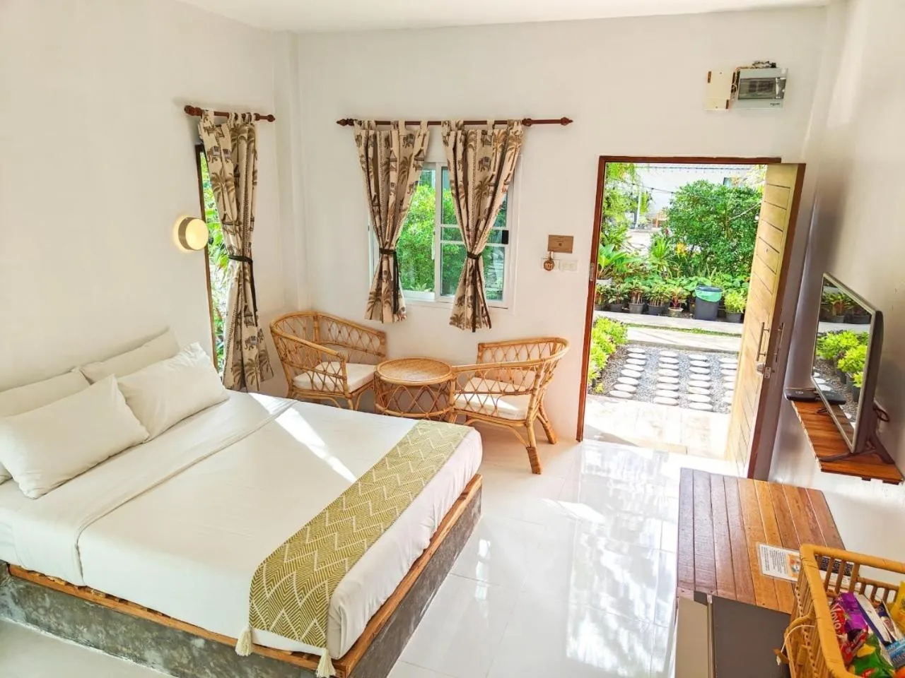 Garden, Bed in Le Pes Villas