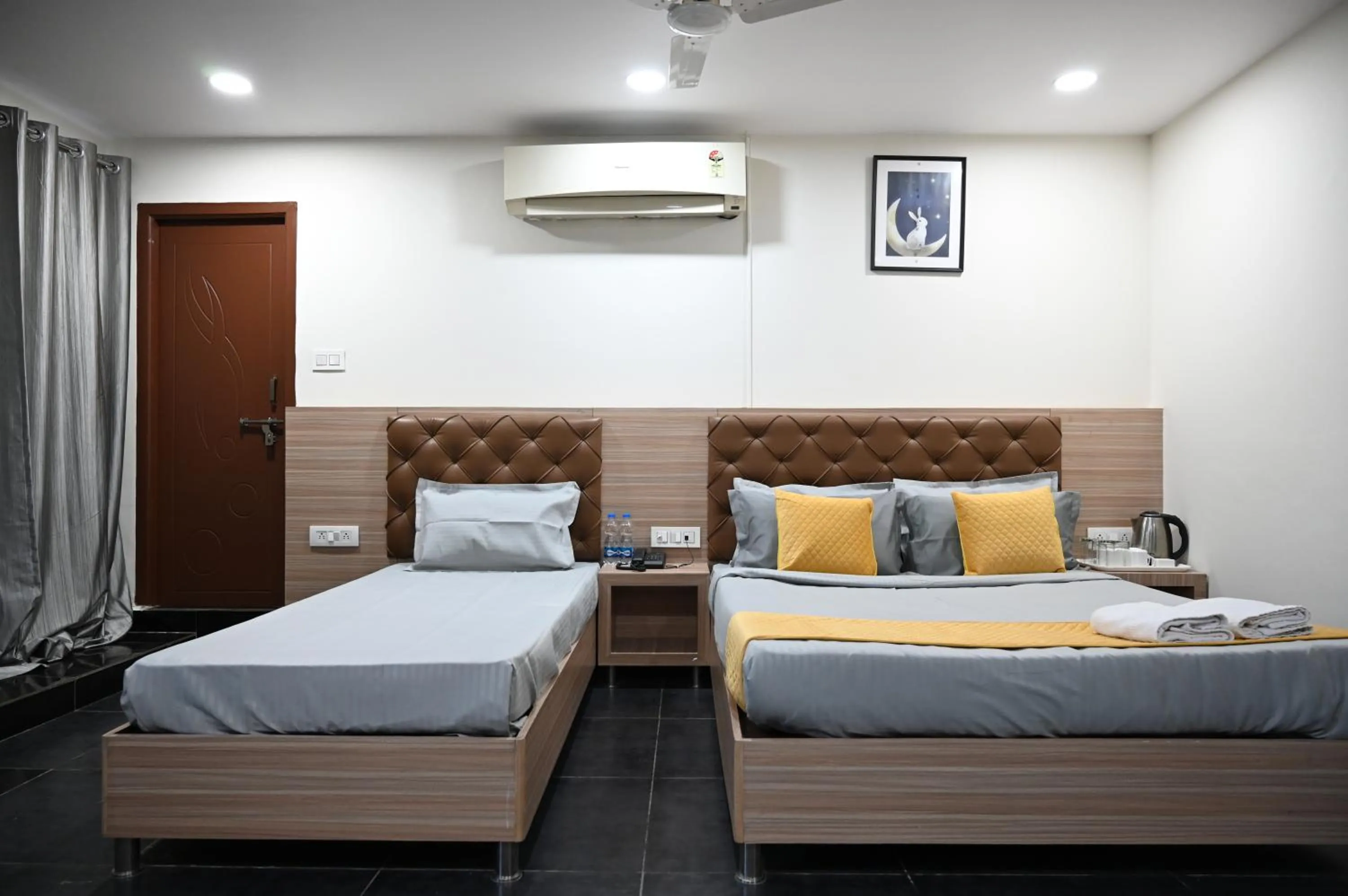 Bed in Hotel Supraja Yellow Bells
