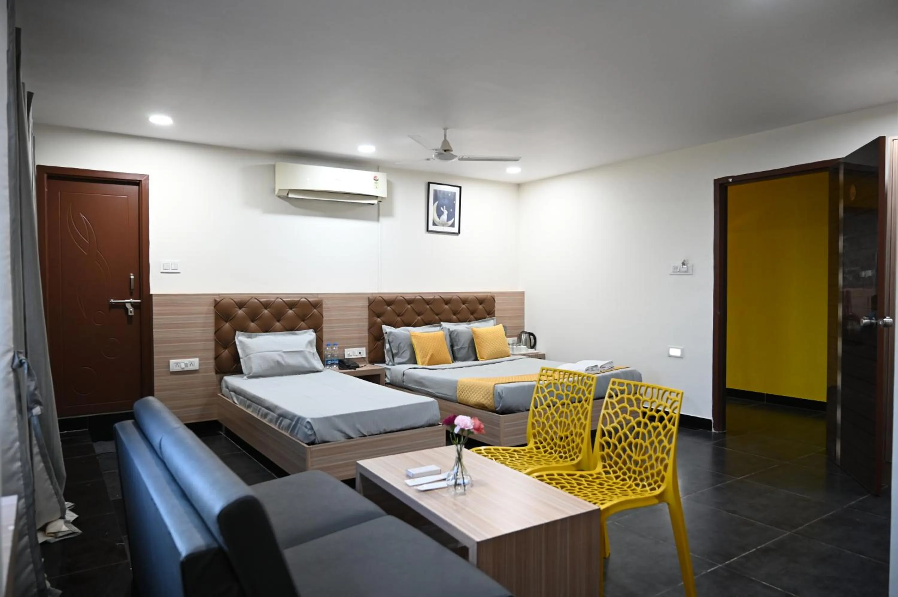 Bed in Hotel Supraja Yellow Bells