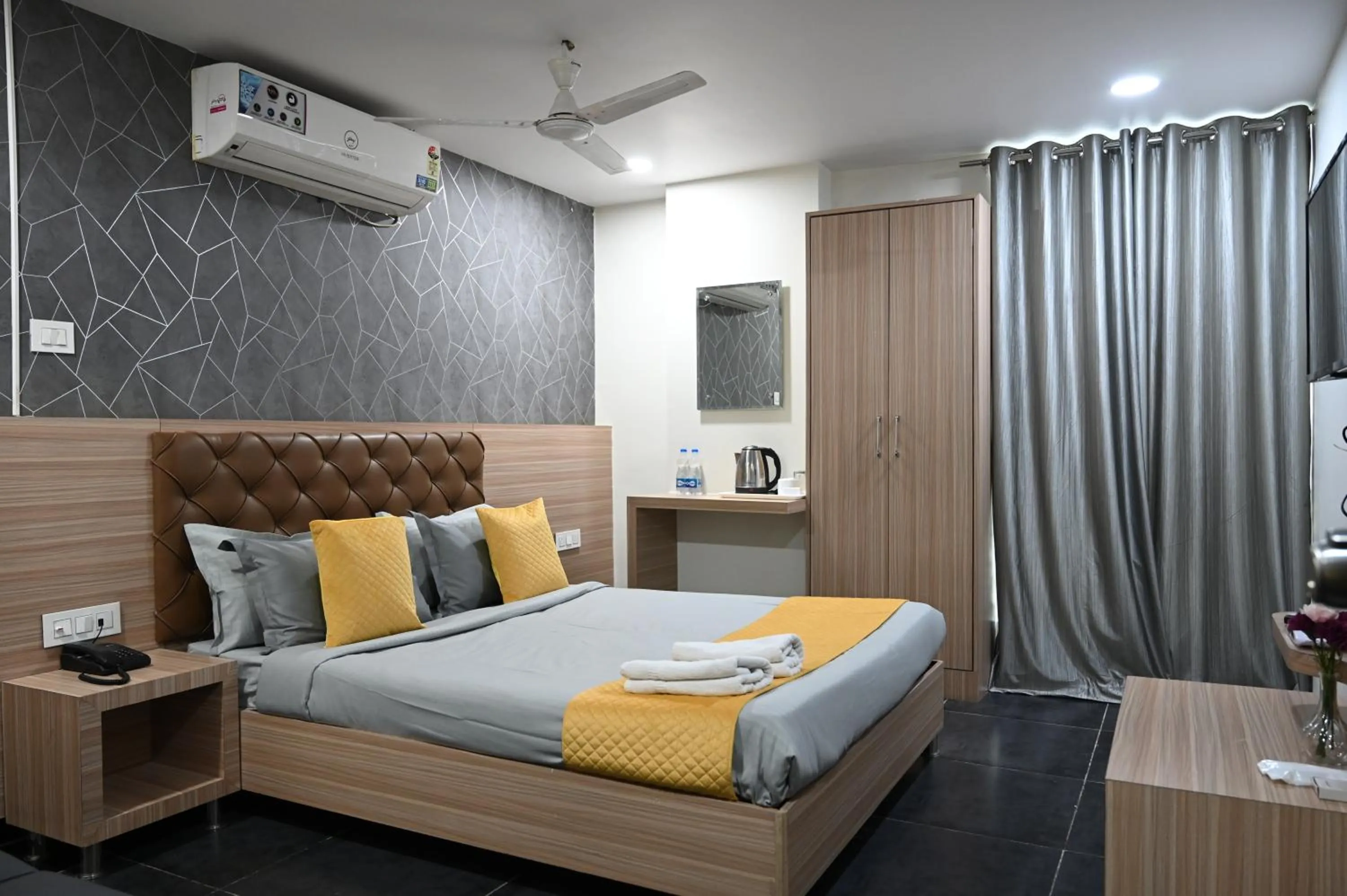 Bed in Hotel Supraja Yellow Bells
