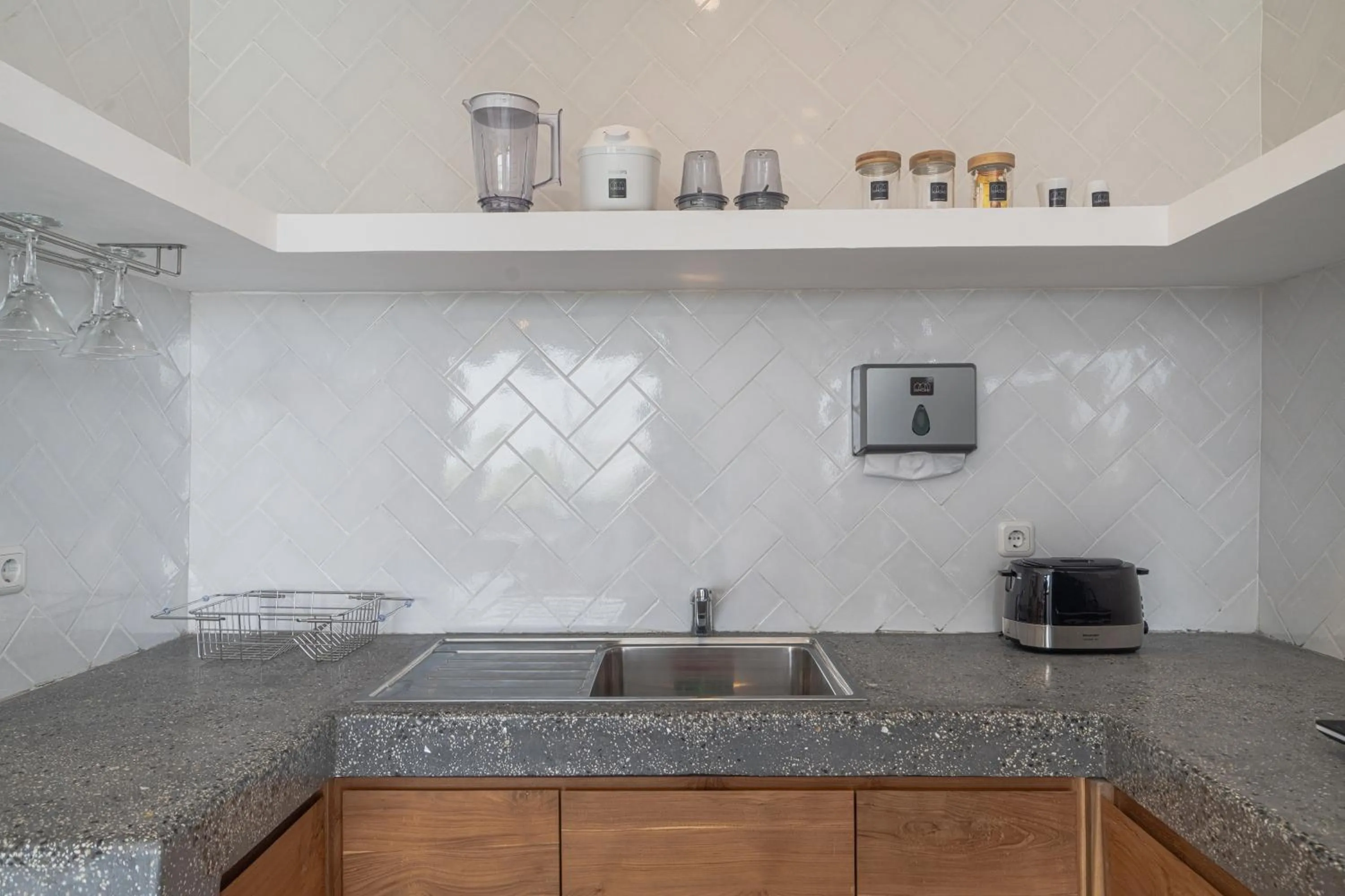 Kitchen or kitchenette in The Simore