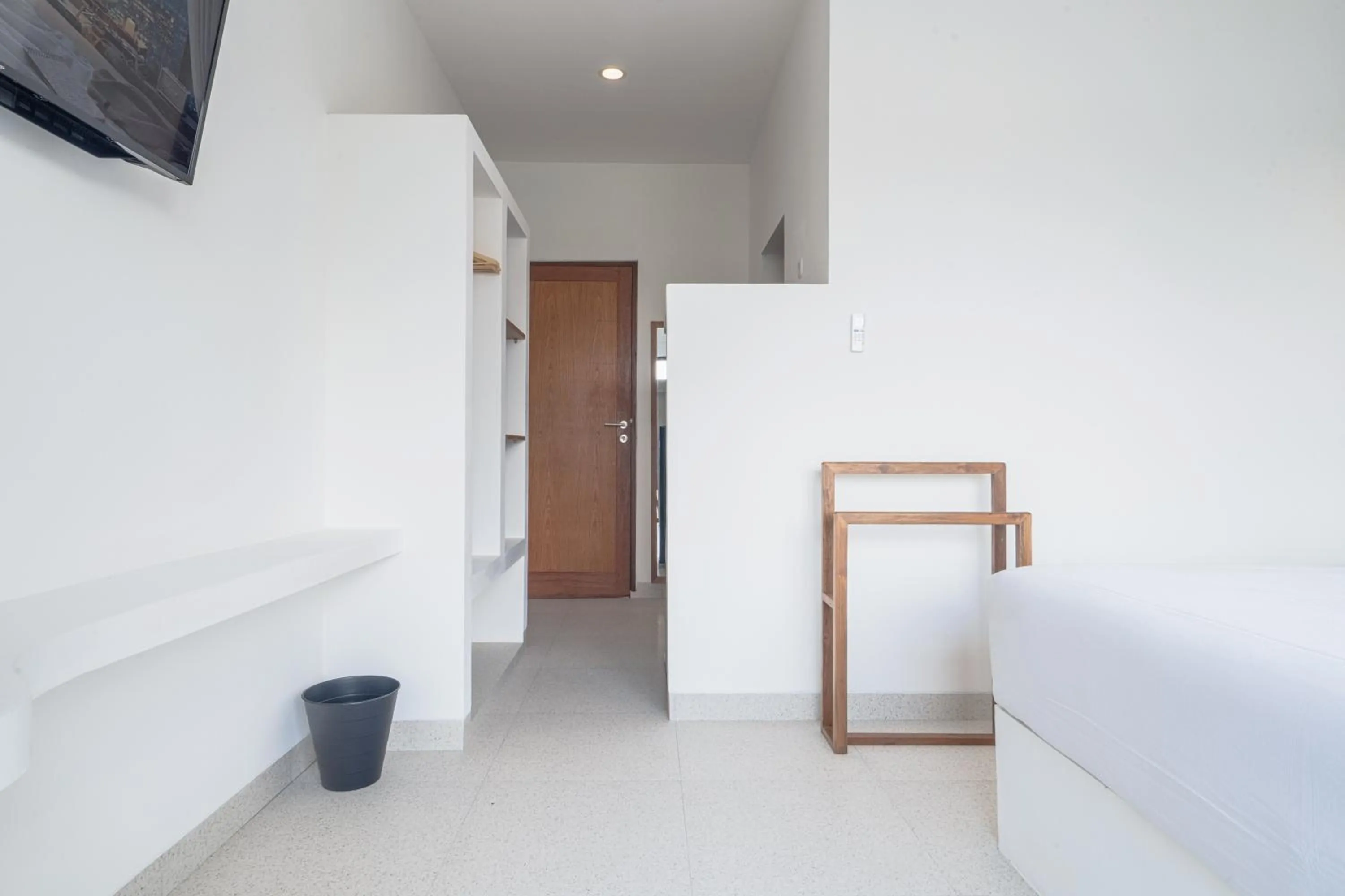 Photo of the whole room, Bed in The Simore