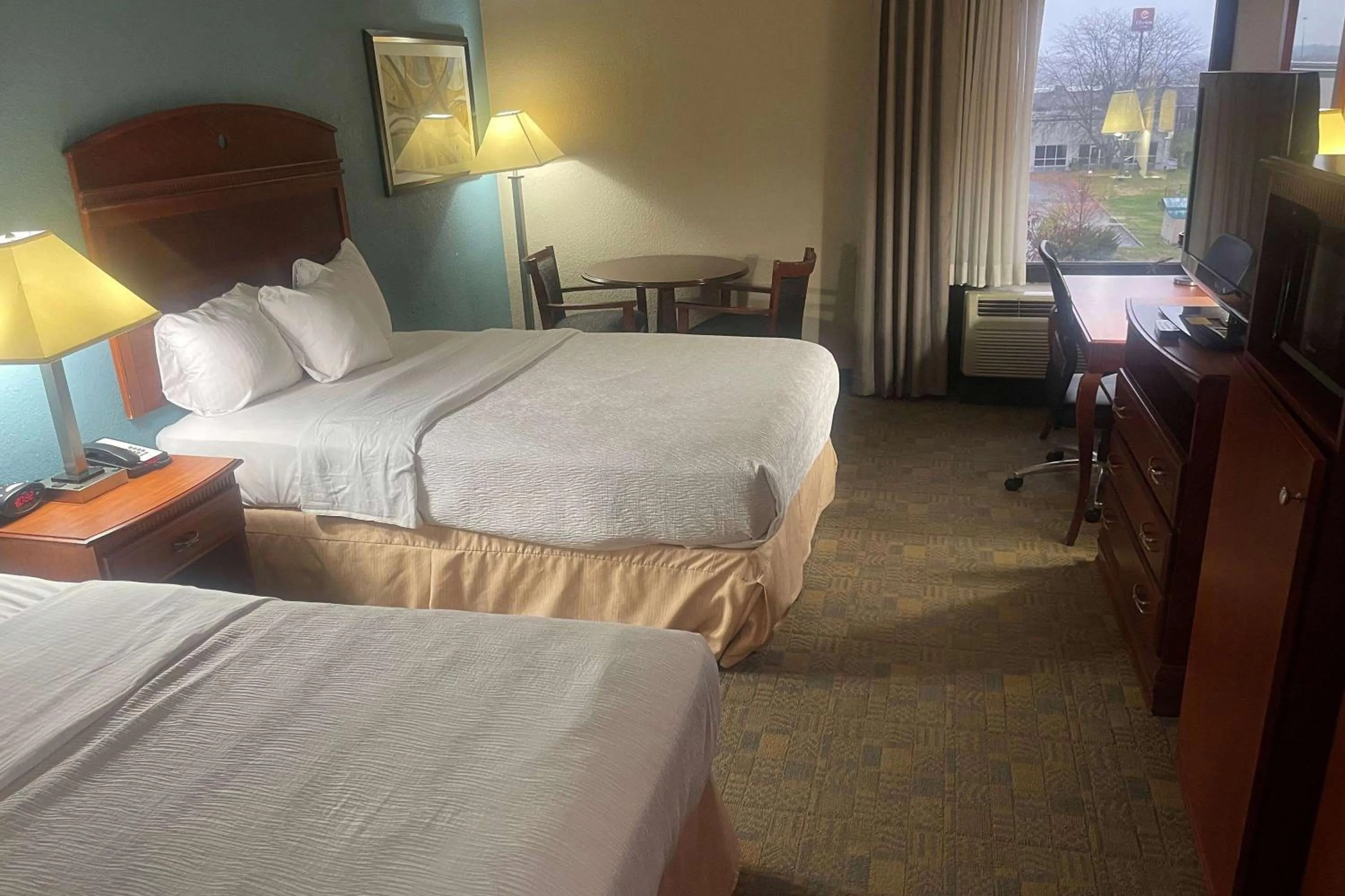 Photo of the whole room in The Best Western Plus Dayton Northwest