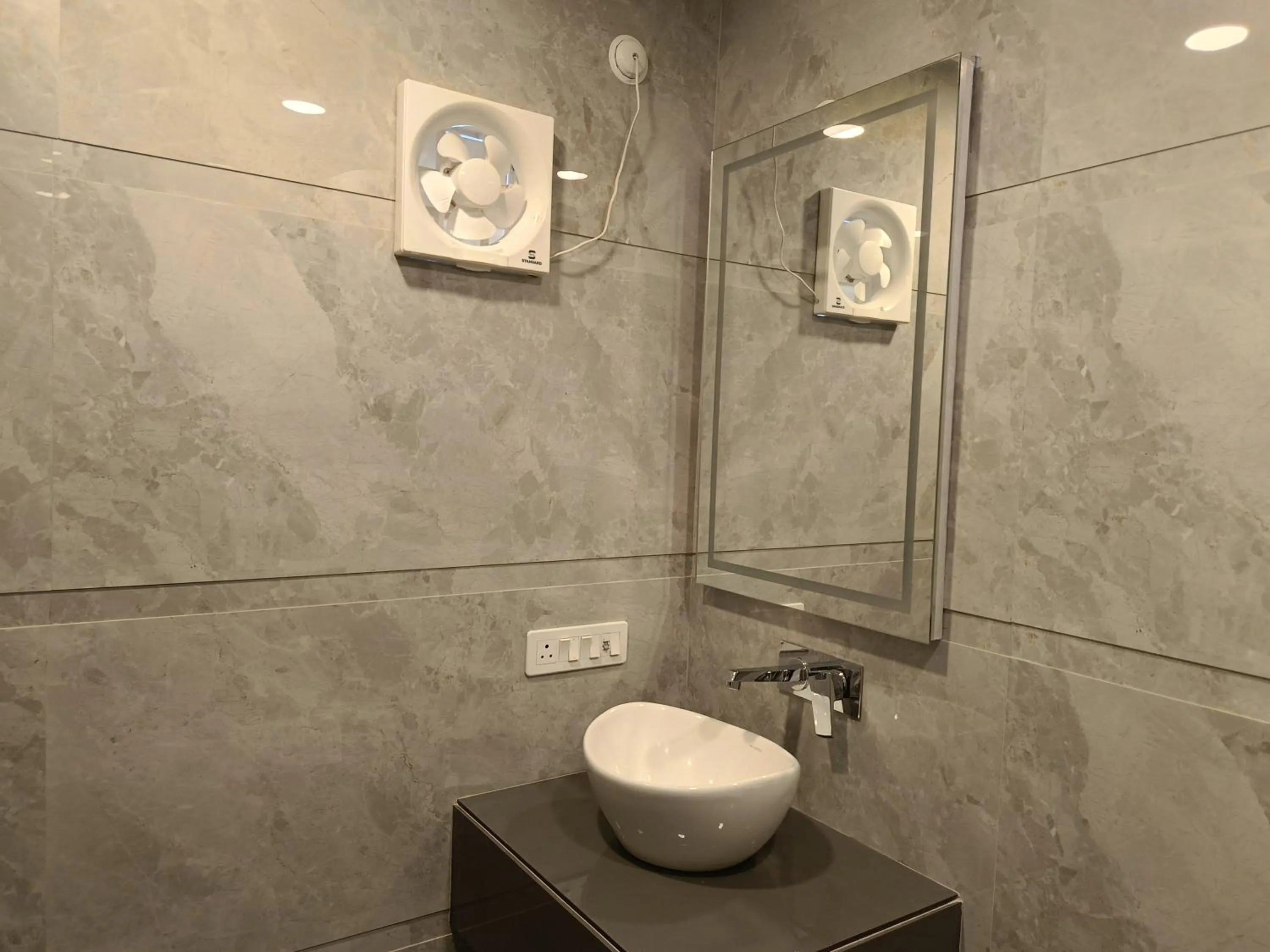 Bathroom in HOTEL SHYAM PALACE INDIA AGRA