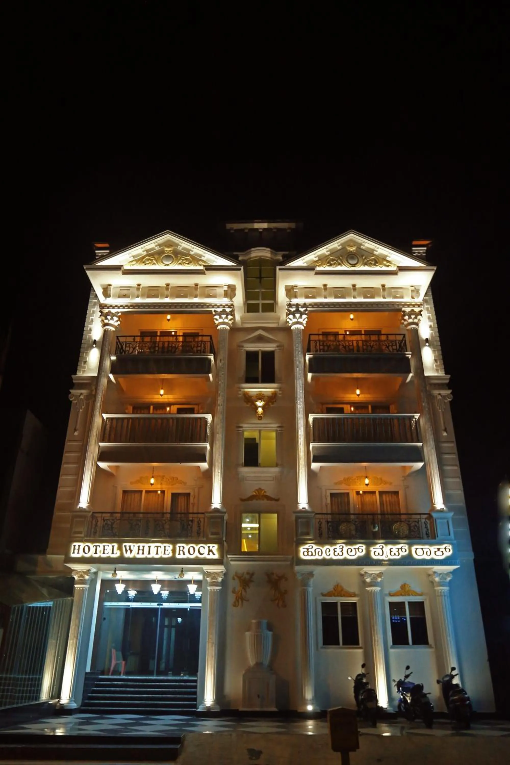 Property building in Hotel White Rock