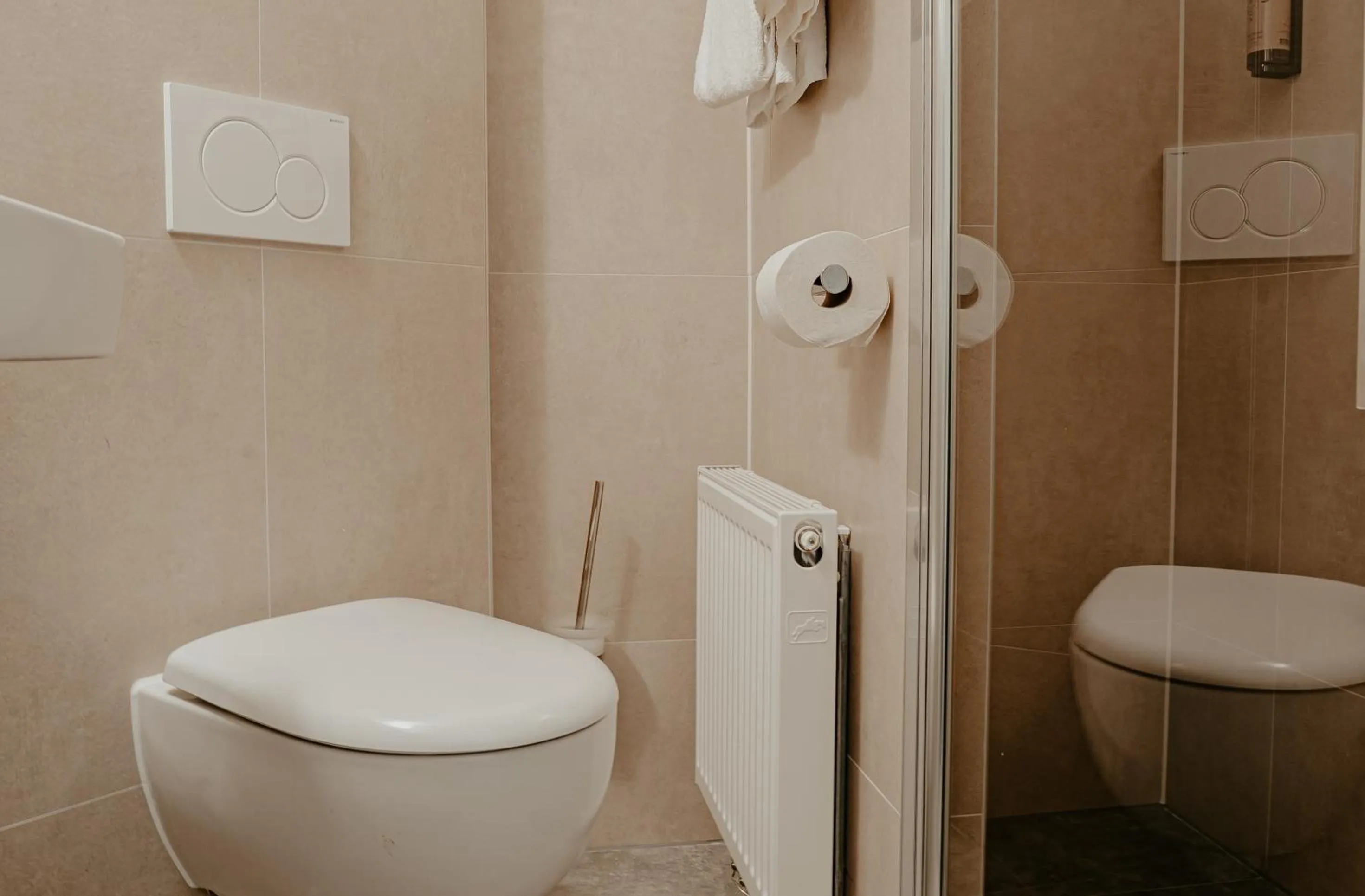 Toilet in Hotel Heemskerk