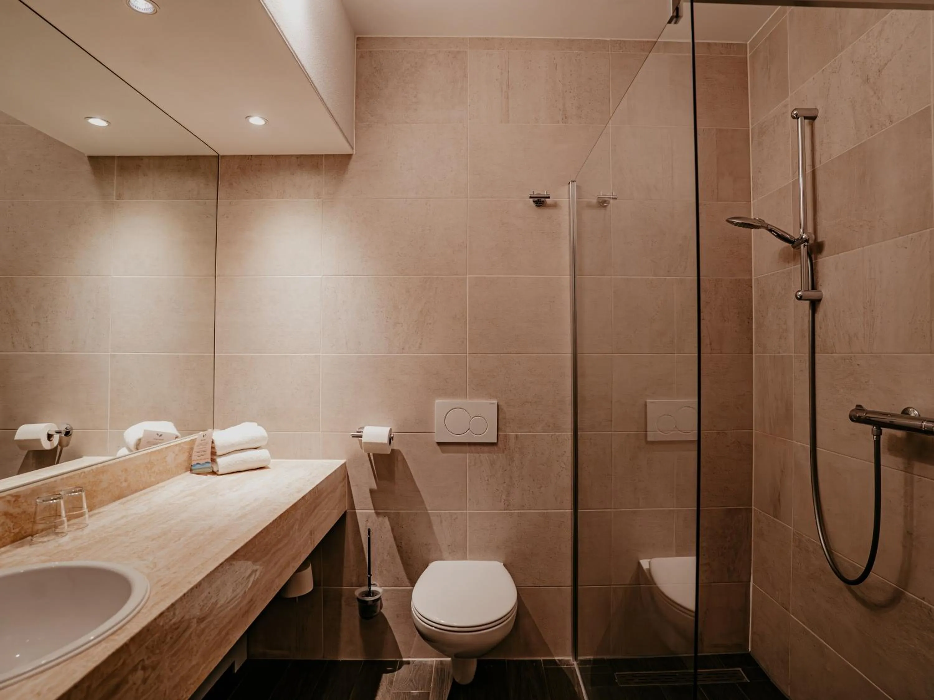 Shower in Hotel Heemskerk