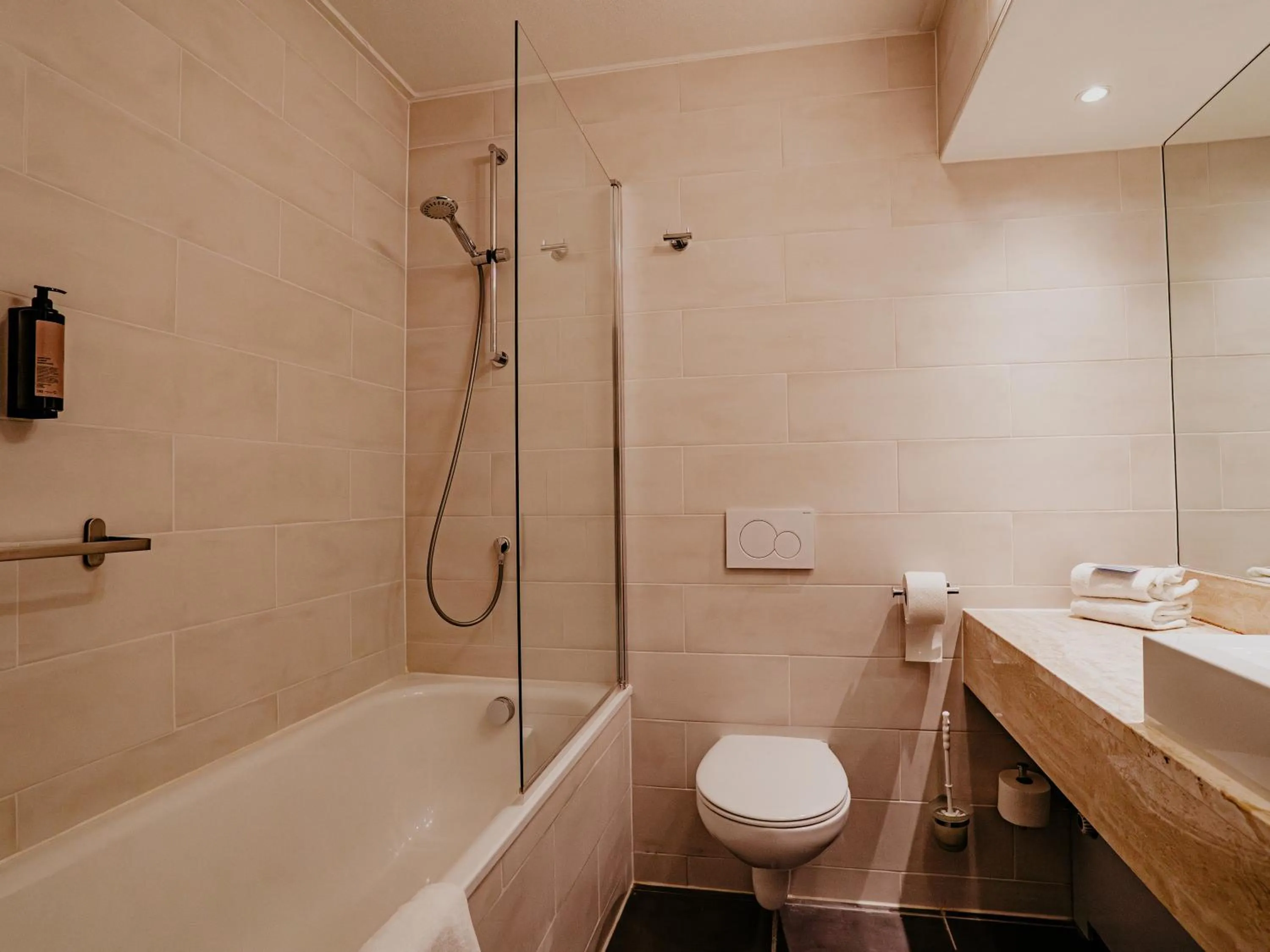 Bathroom in Hotel Heemskerk