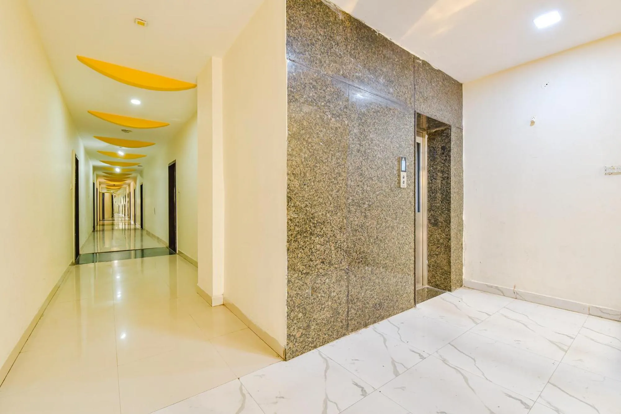 Lobby or reception in FabHotel Shri Shyam Palace