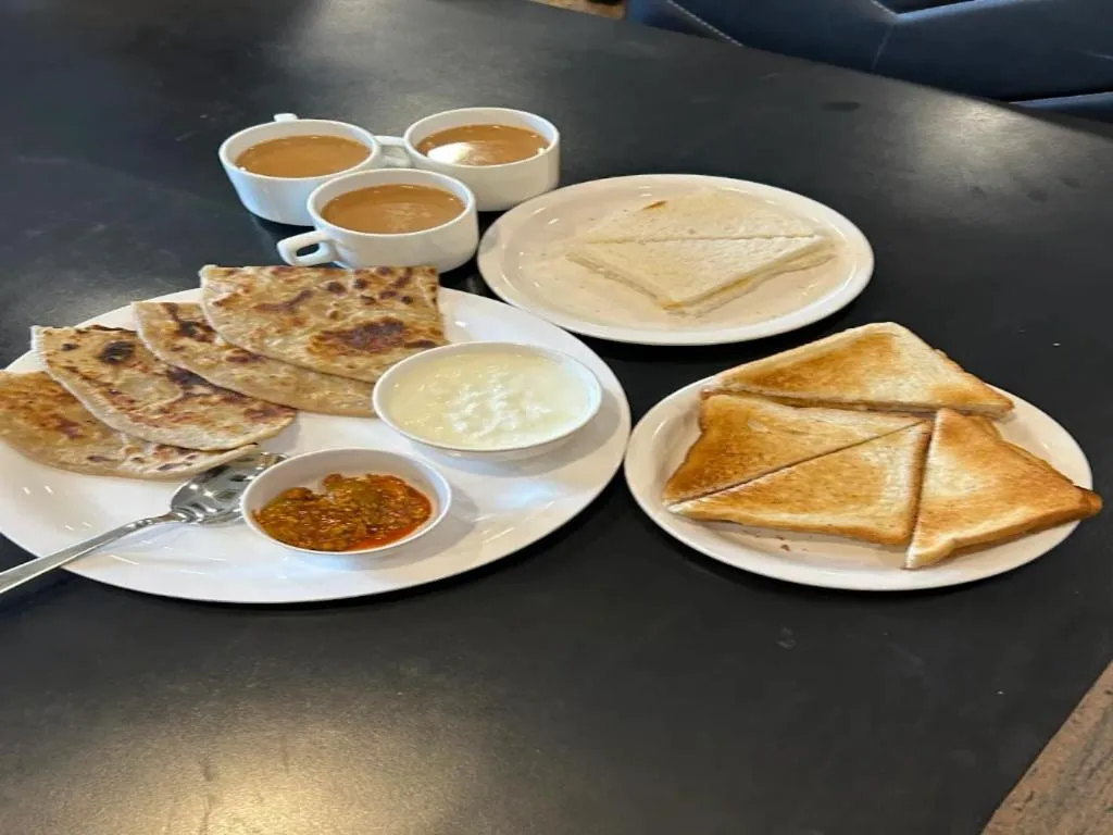 Food and drinks in Hotel Aaradhya