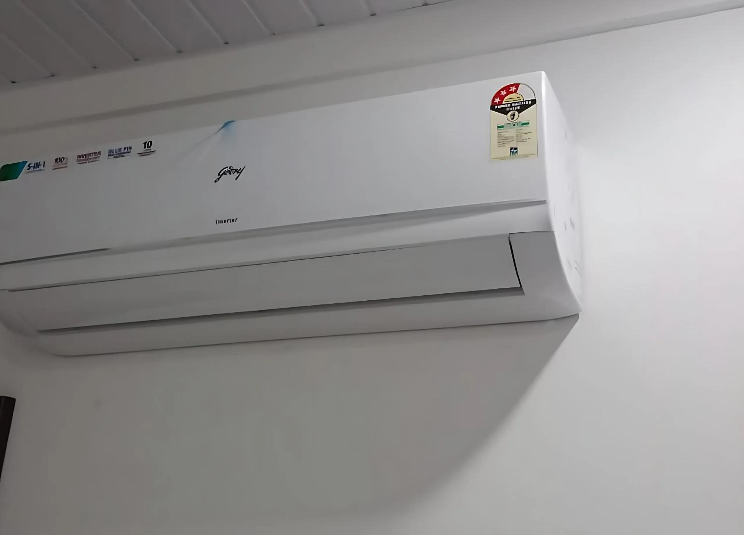 air conditioner in Hotel Aaradhya