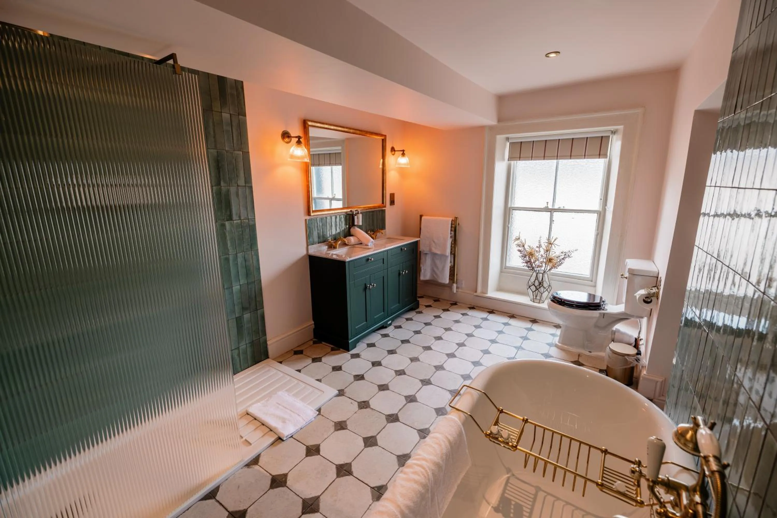 Bathroom, Bed in The Ashford Arms