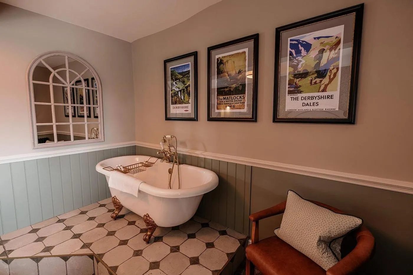 Bathroom in The Ashford Arms