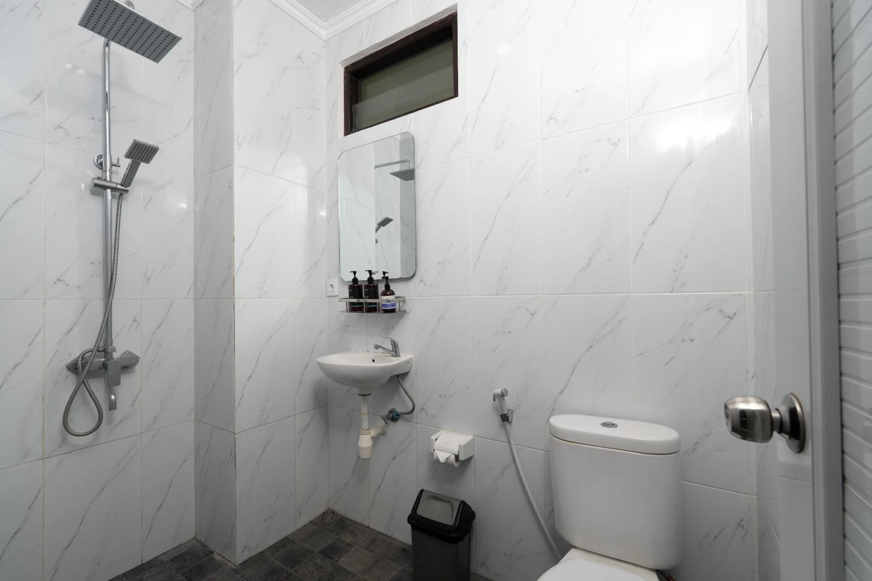 Bathroom in Summer of Surf Hostel Ungasan Uluwatu