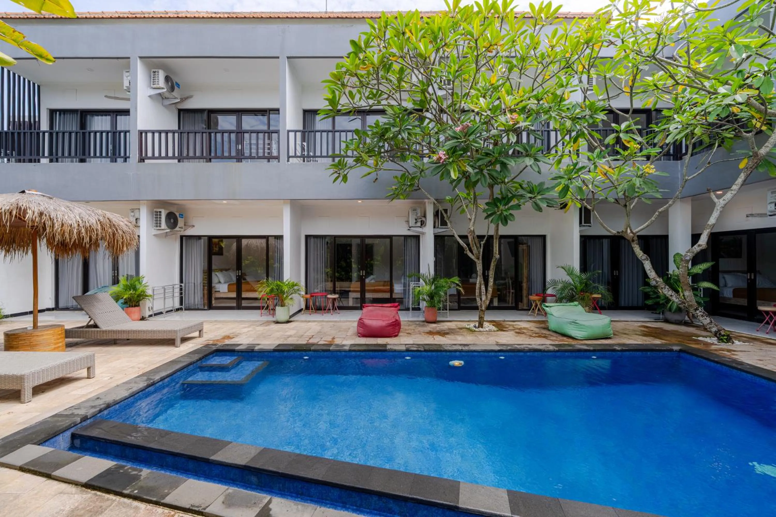 Swimming pool in Summer of Surf Hostel Ungasan Uluwatu